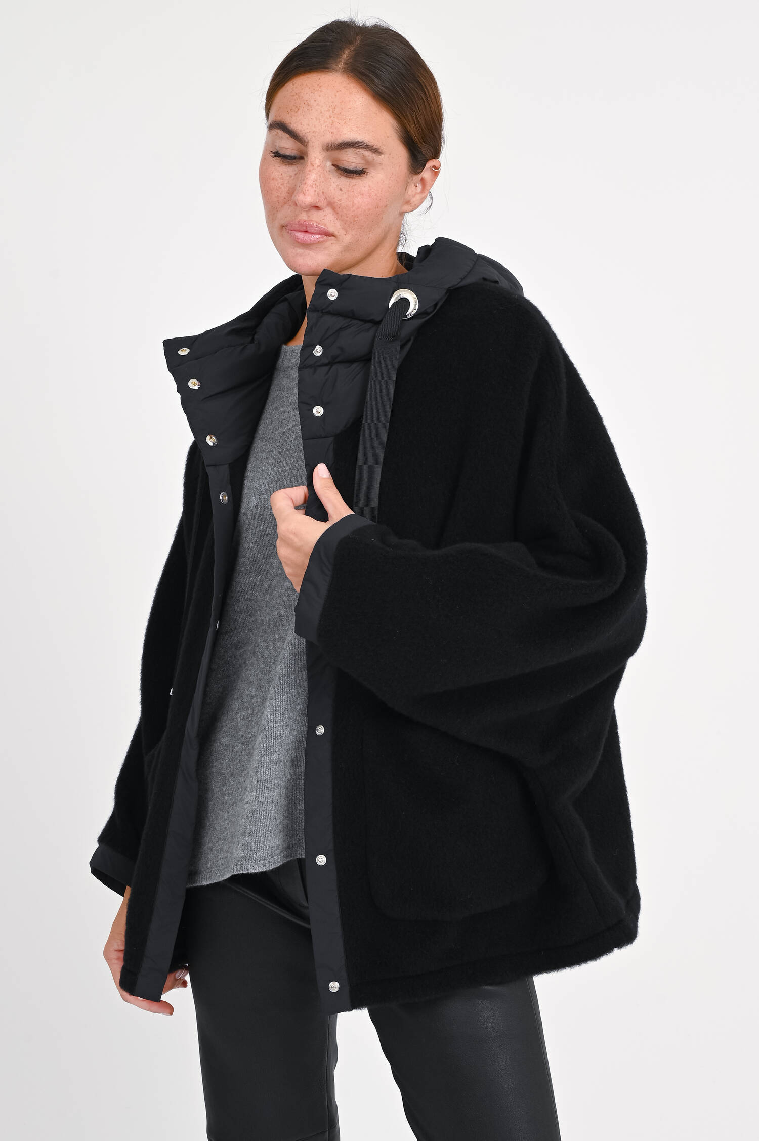 Wollcape in Schwarz