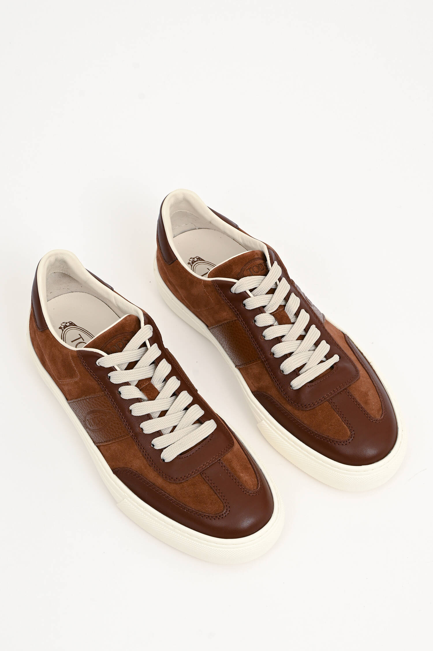 Sneaker aus Veloursleder in Braun