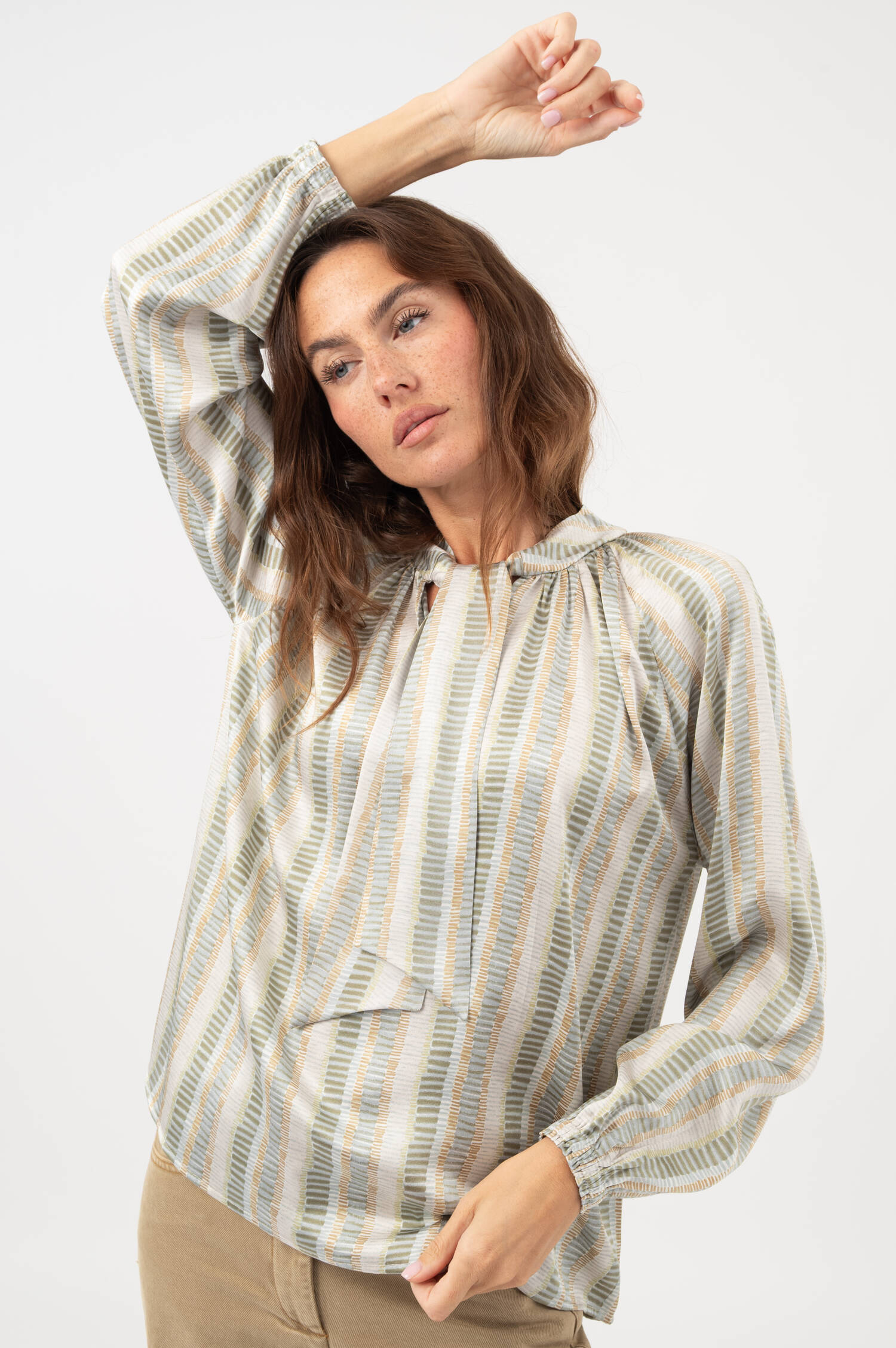 Seidenbluse mit Schluppe in Grün Seidenbluse mit Schluppe in Grün
