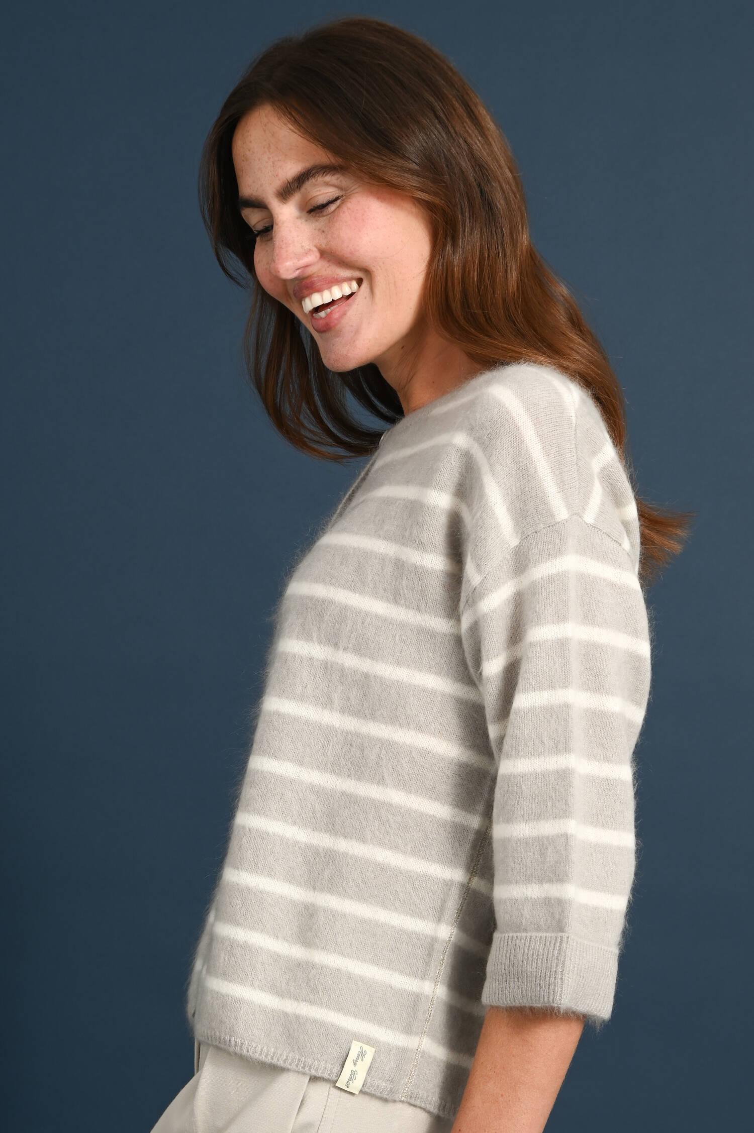 Gestreifte Cashmere Strickweste in Grau