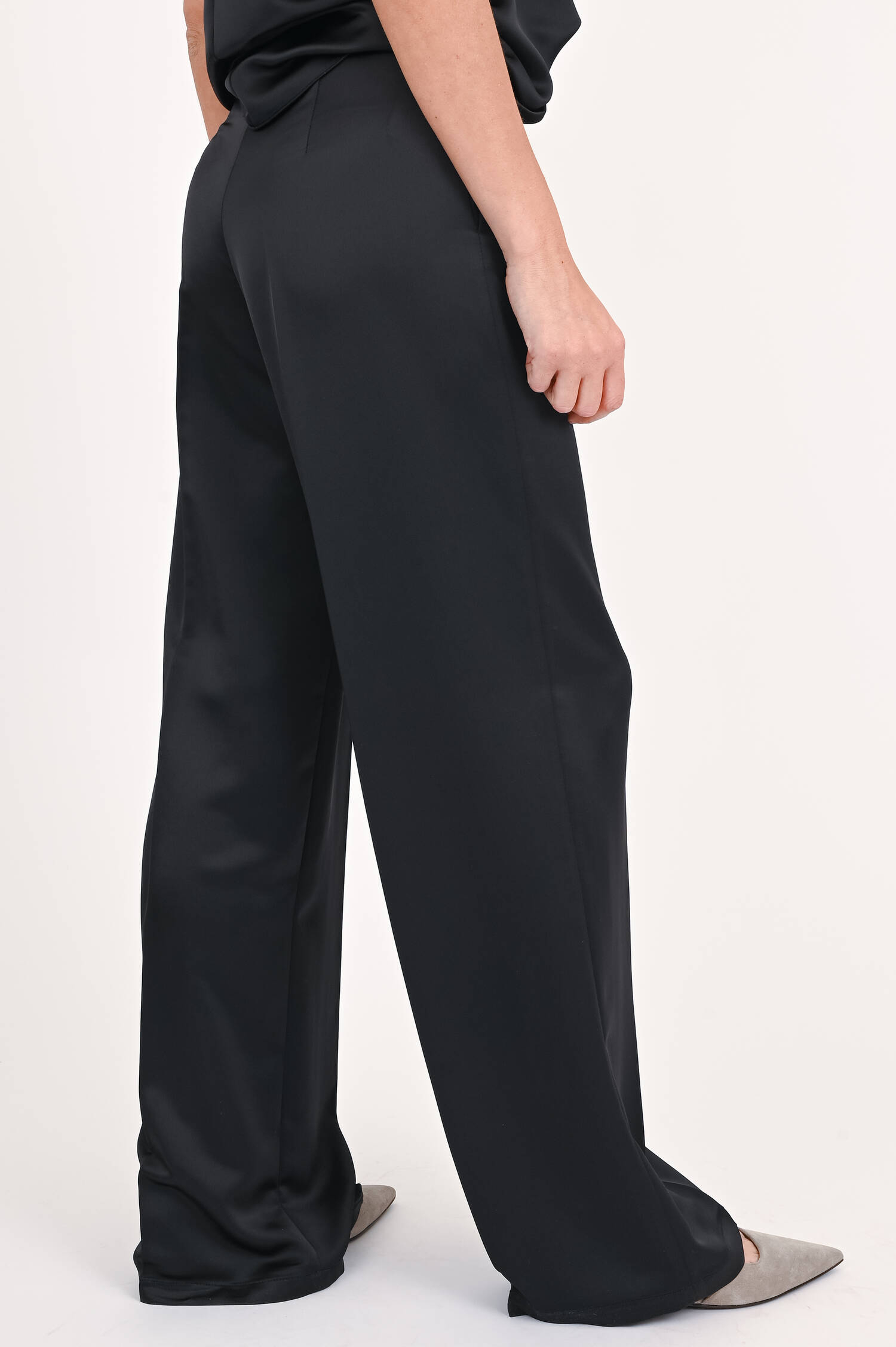 Weite Satin-Hose in Schwarz Weite Satin-Hose in Schwarz