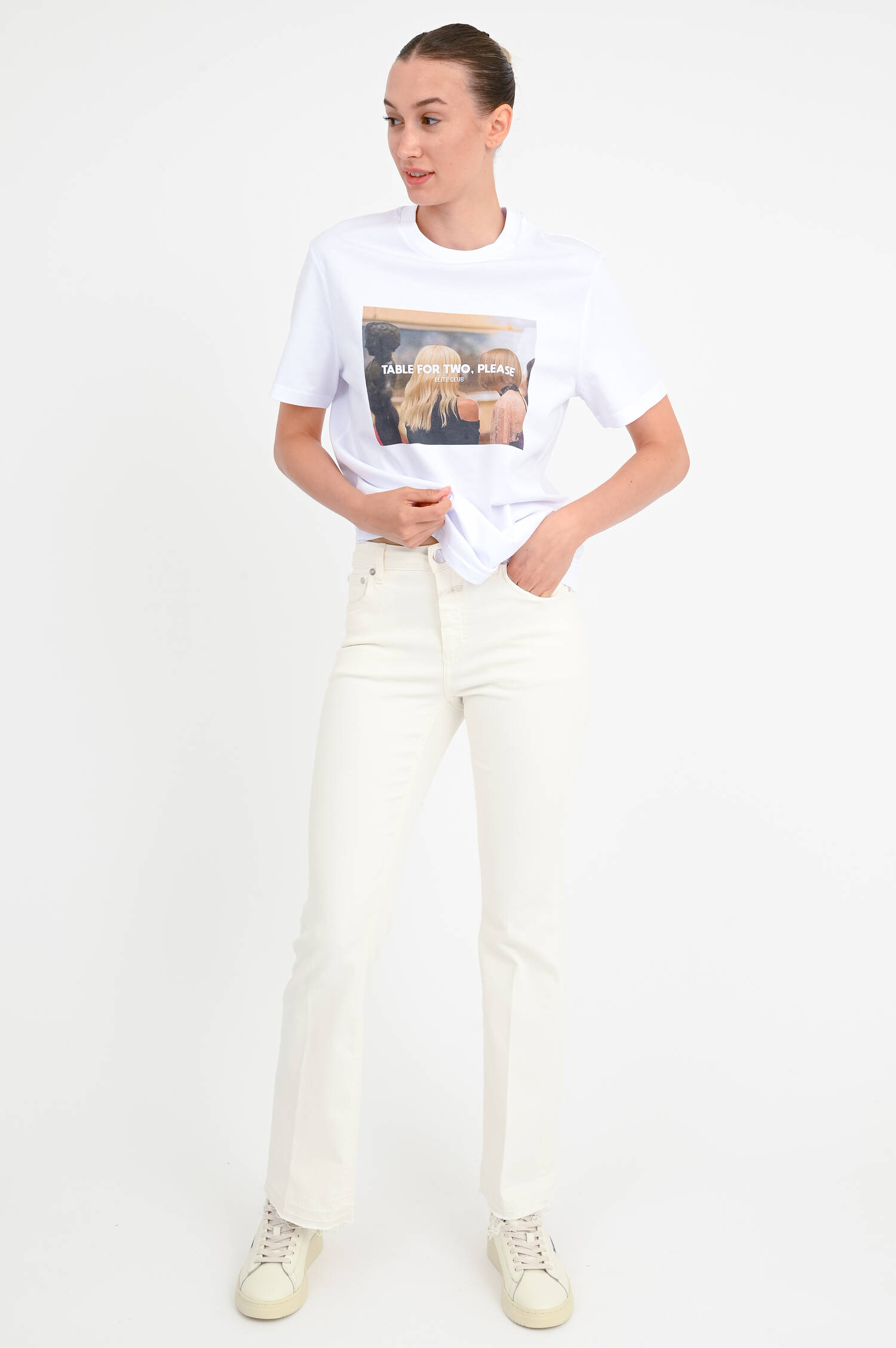 T-Shirt TABLE FOR TWO-Schriftzug in Weiß T-Shirt TABLE FOR TWO-Schriftzug in Weiß