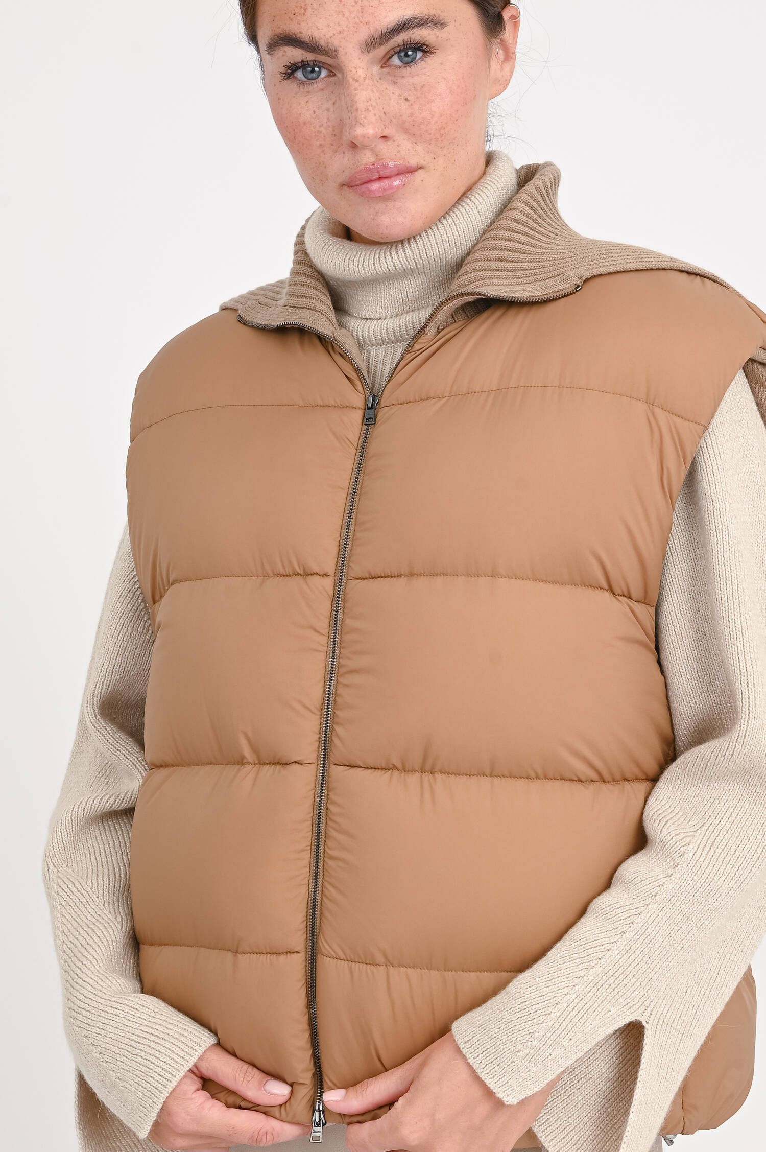 Gilet mit Strickkragen in Camel