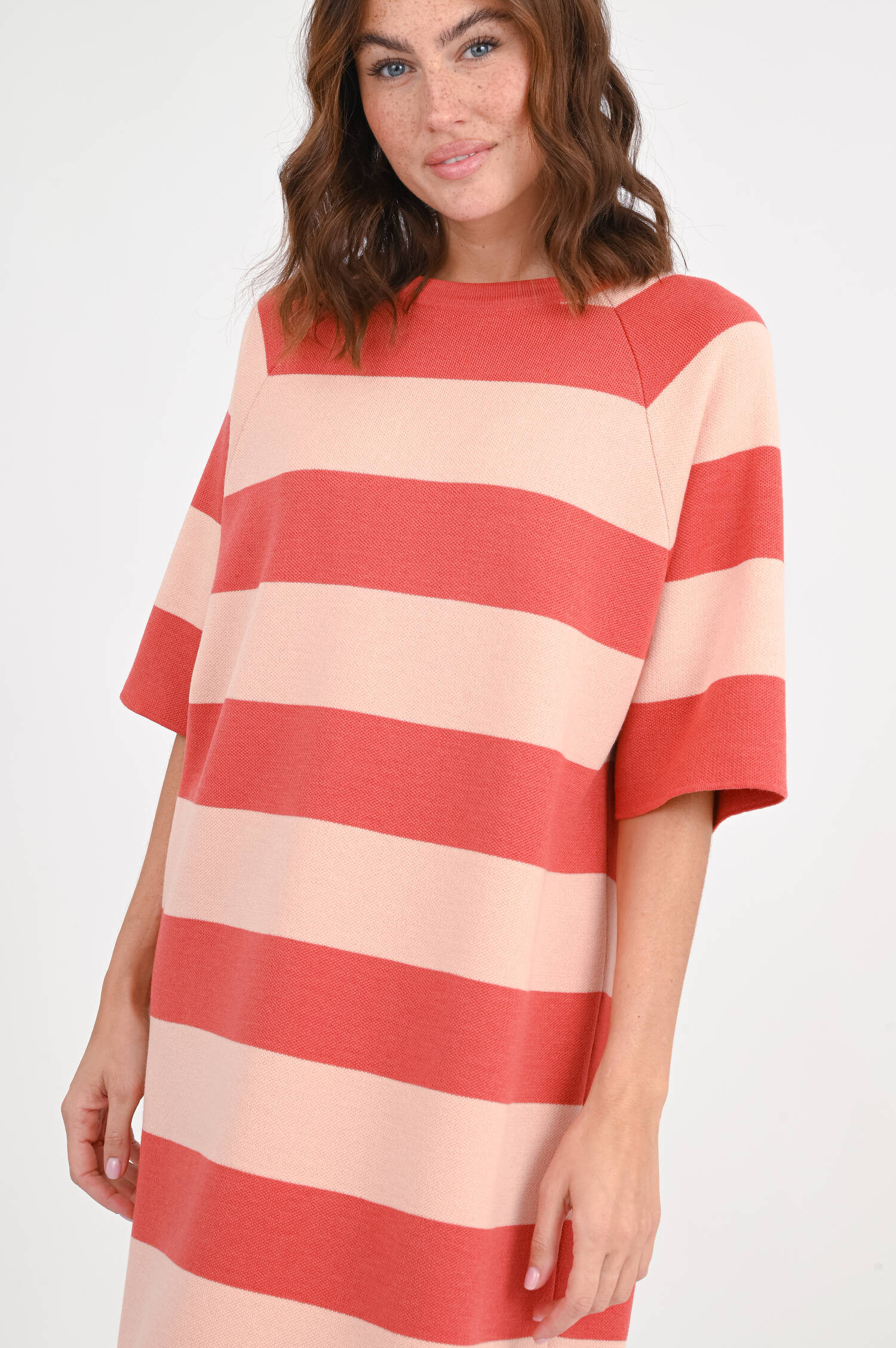 Kurzarmkleid LEOPOLDINE in Rosa/Korallrot