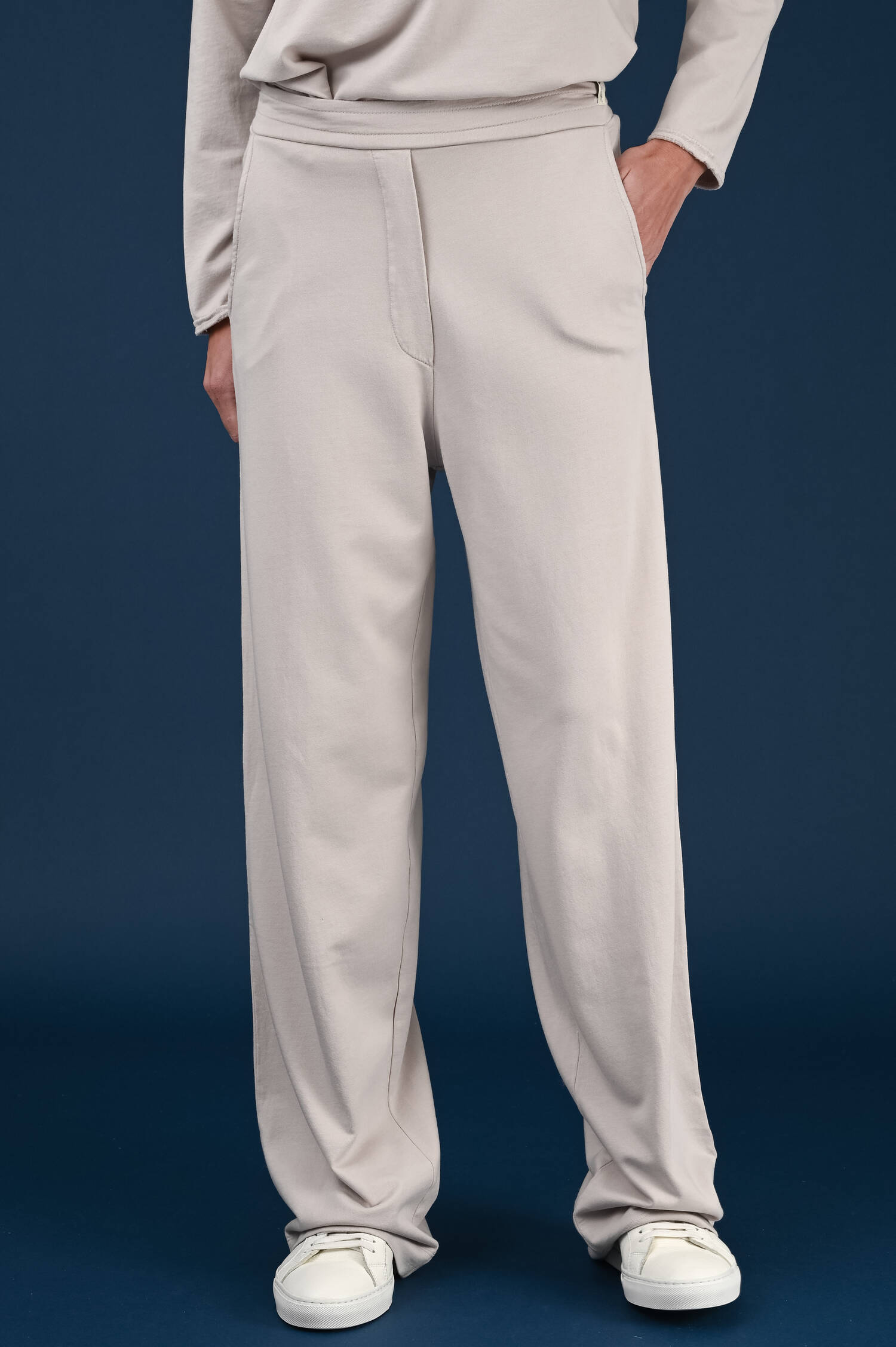 Schlupfhose mit geradem Bein in Taupe