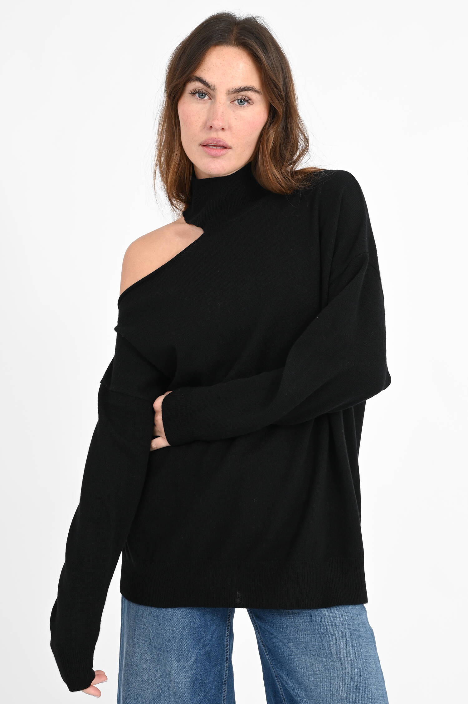 Cashmere Turtelneck Pullover mit Cut-Out in Black