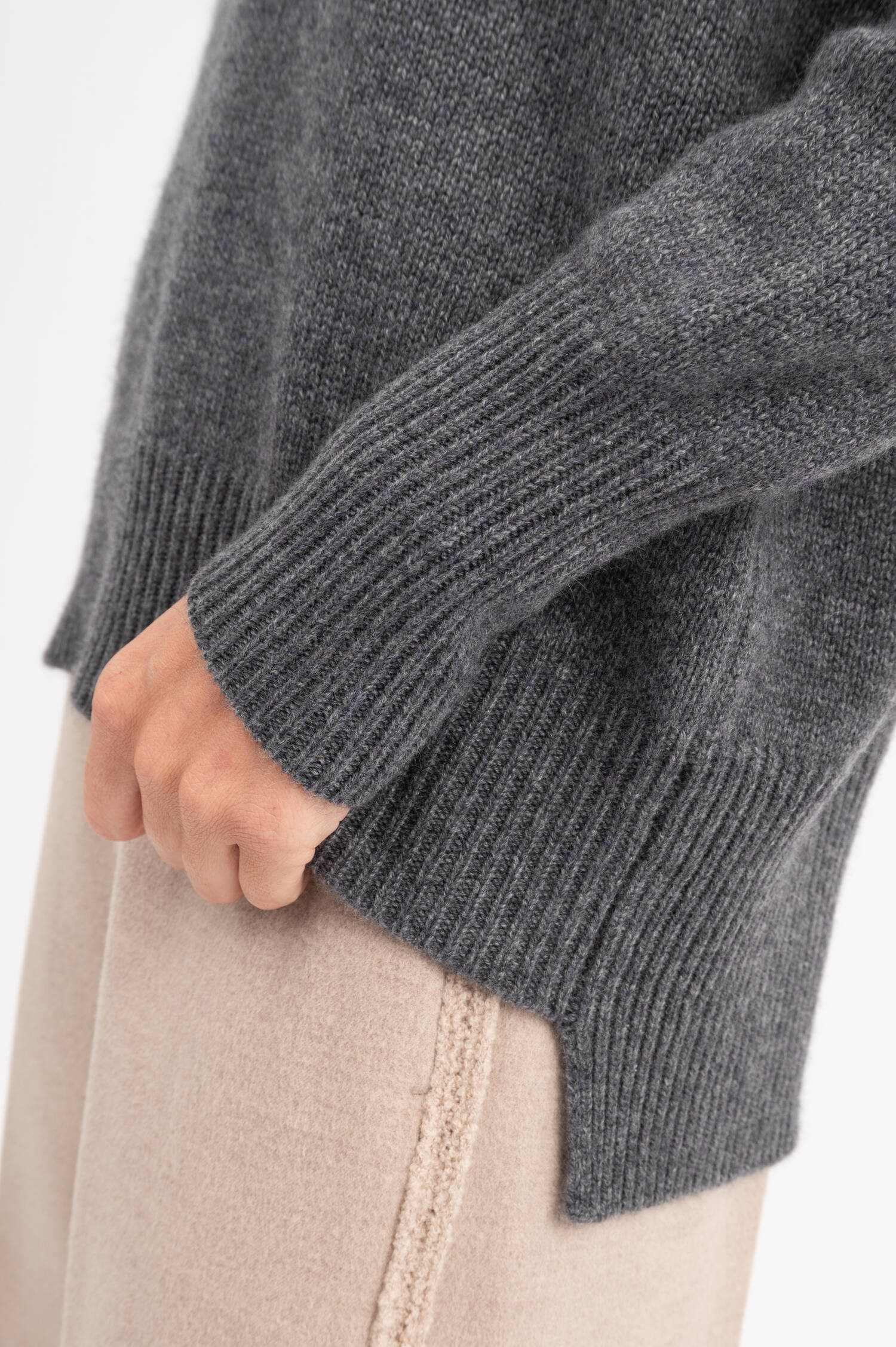 Pullover HEIDI in Graphite Pullover HEIDI in Graphite