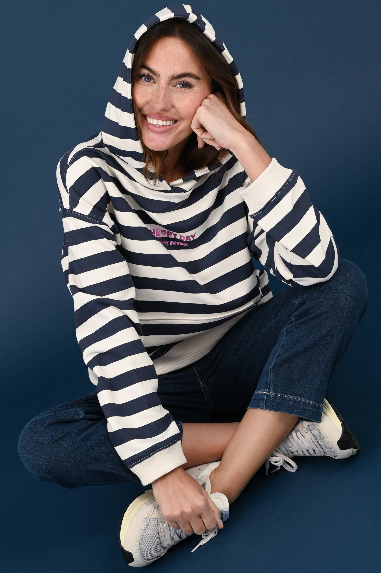 Kapuzensweater GOOD VIBES in Ecru/Navy Kapuzensweater GOOD VIBES in Ecru/Navy