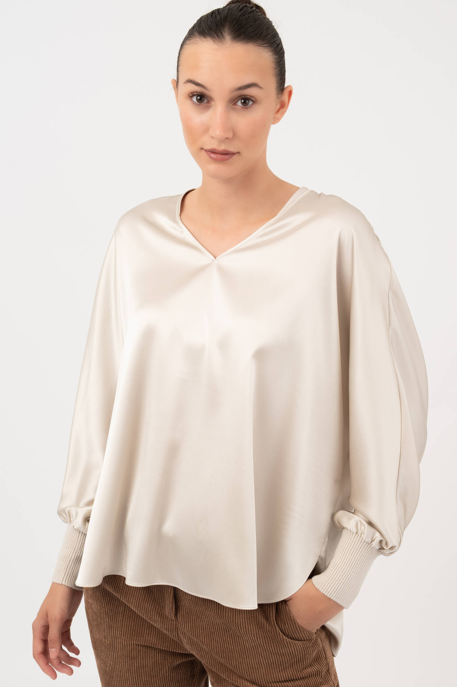 Bluse mit Rippstrickarm in Beige