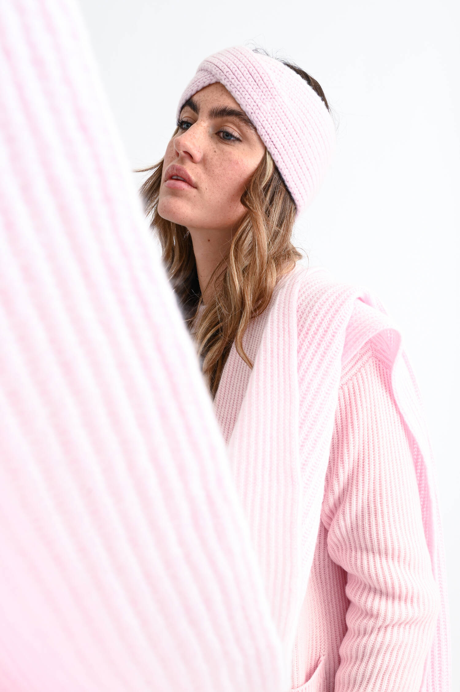Cashmere Stirnband mit Twist in Zartrosa