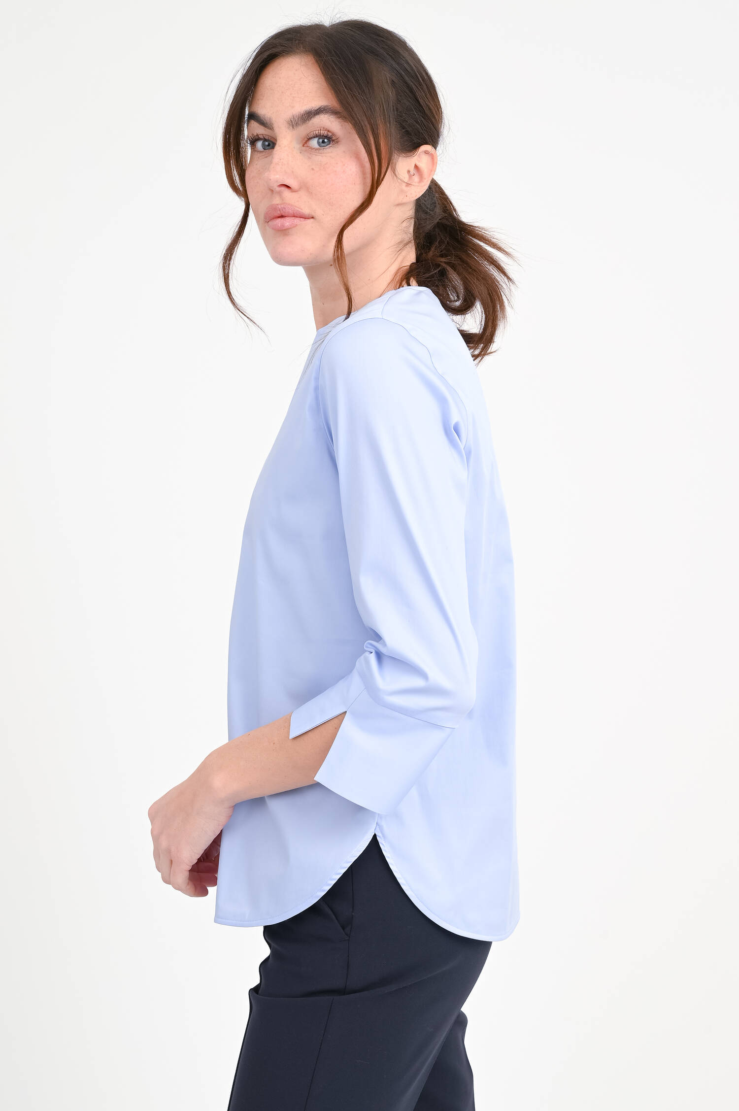 Bluse mit V-Auschnitt in Hellblau