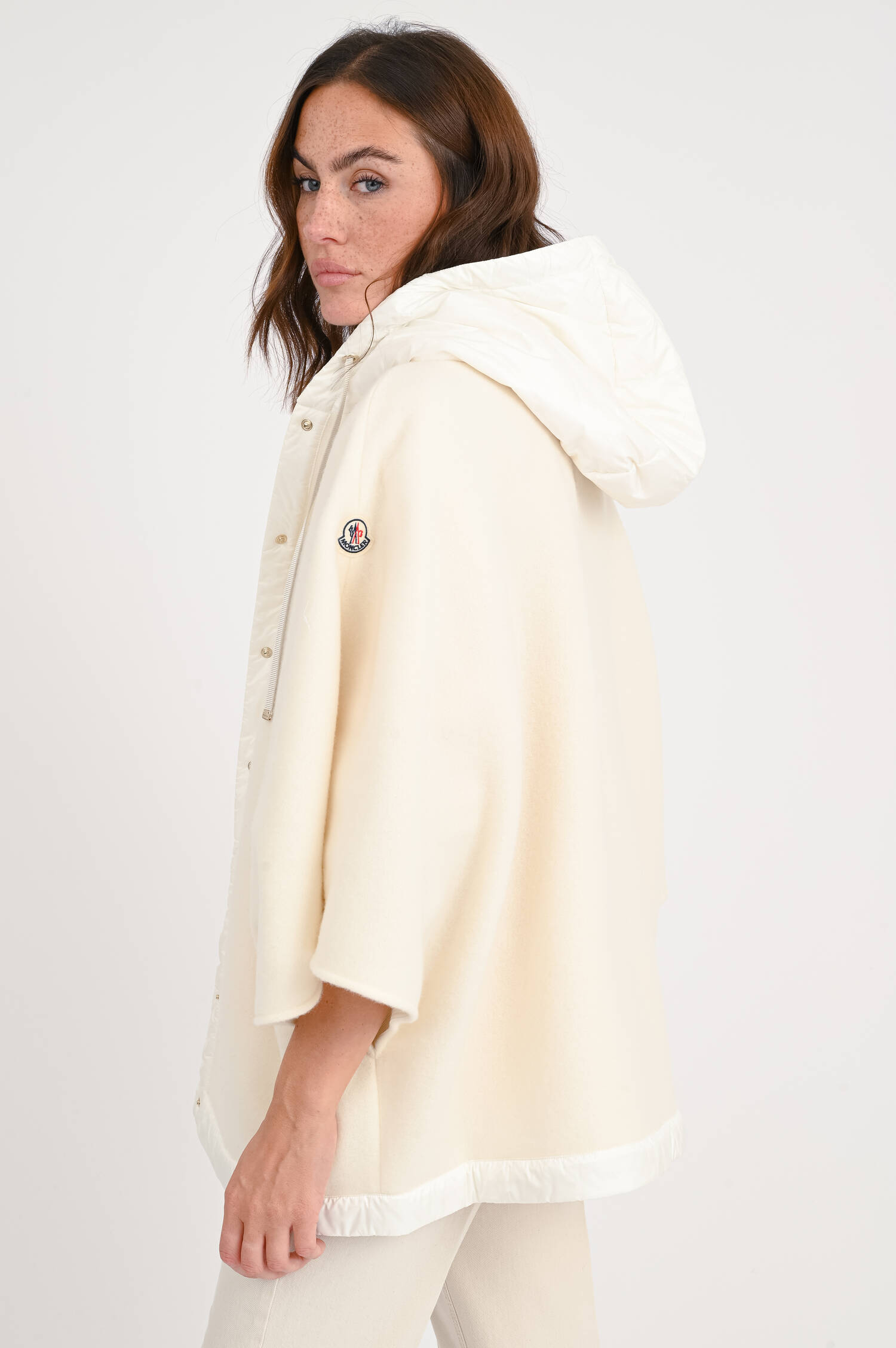 Cape aus Wolle in Creme Cape aus Wolle in Creme