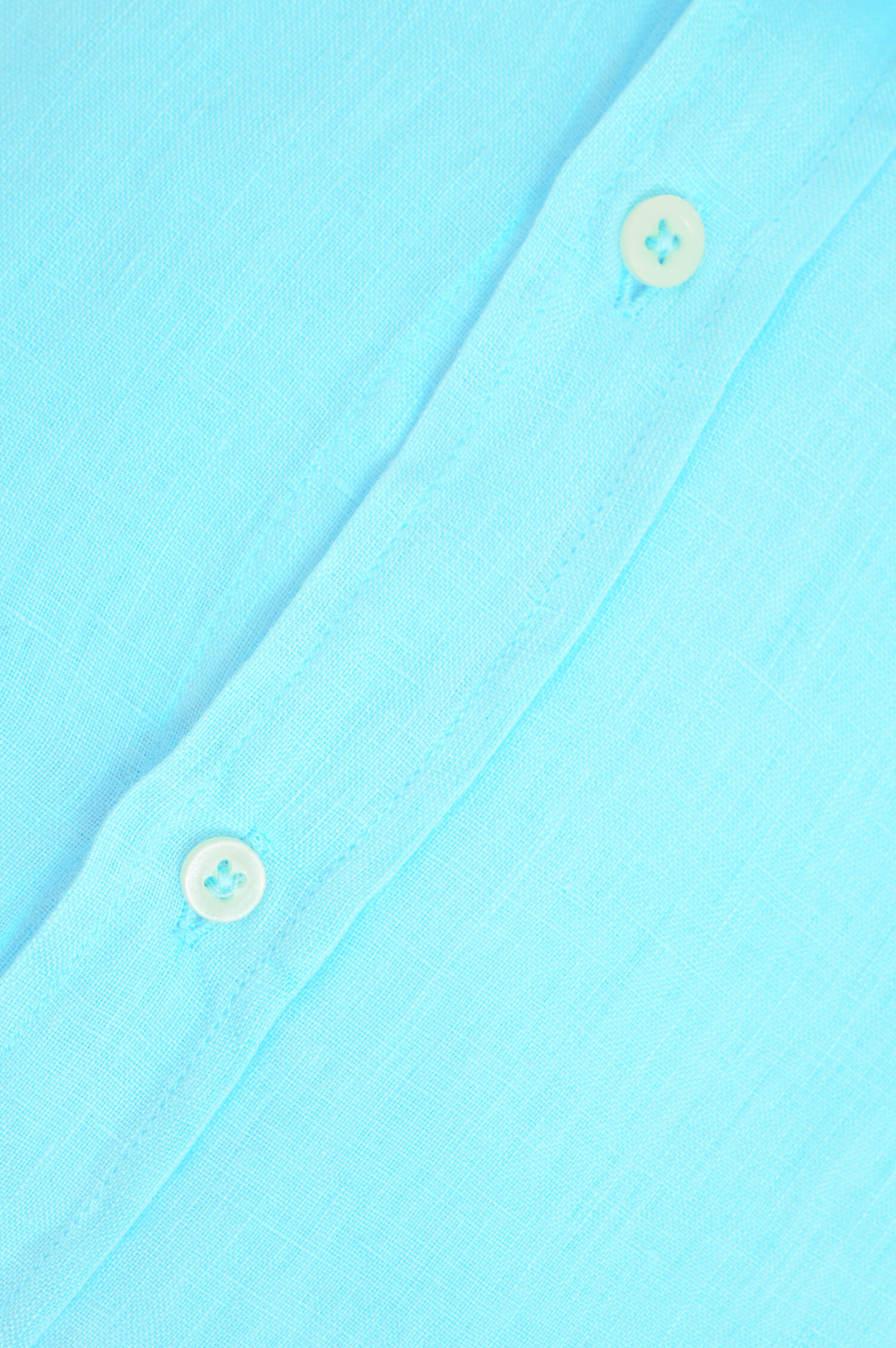 Leinenhemd in hellem Türkis