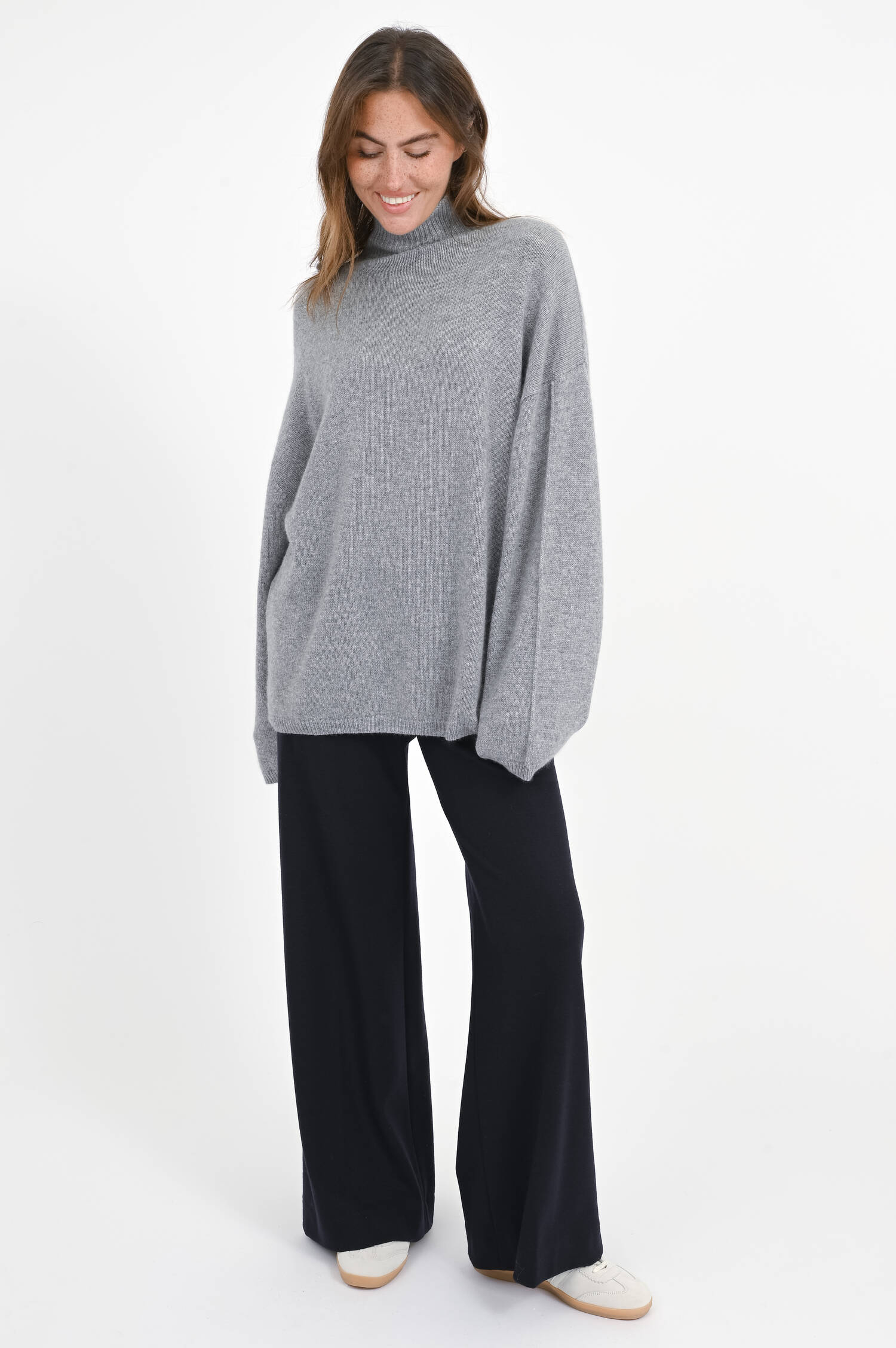 Turtle-Neck Cashmere-Pullover in Grau