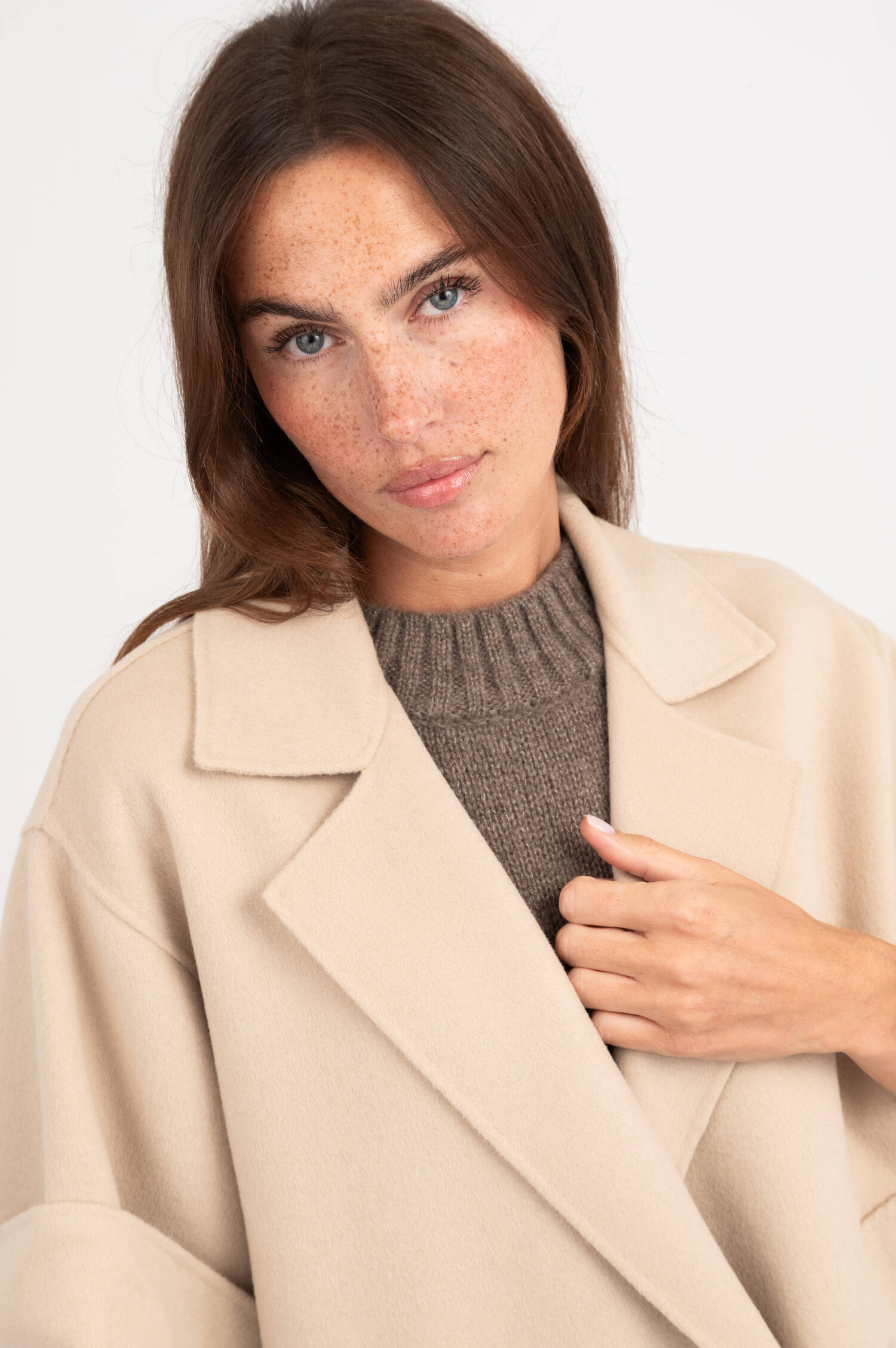 Kurzer Wollmantel NEO in Beige Kurzer Wollmantel NEO in Beige