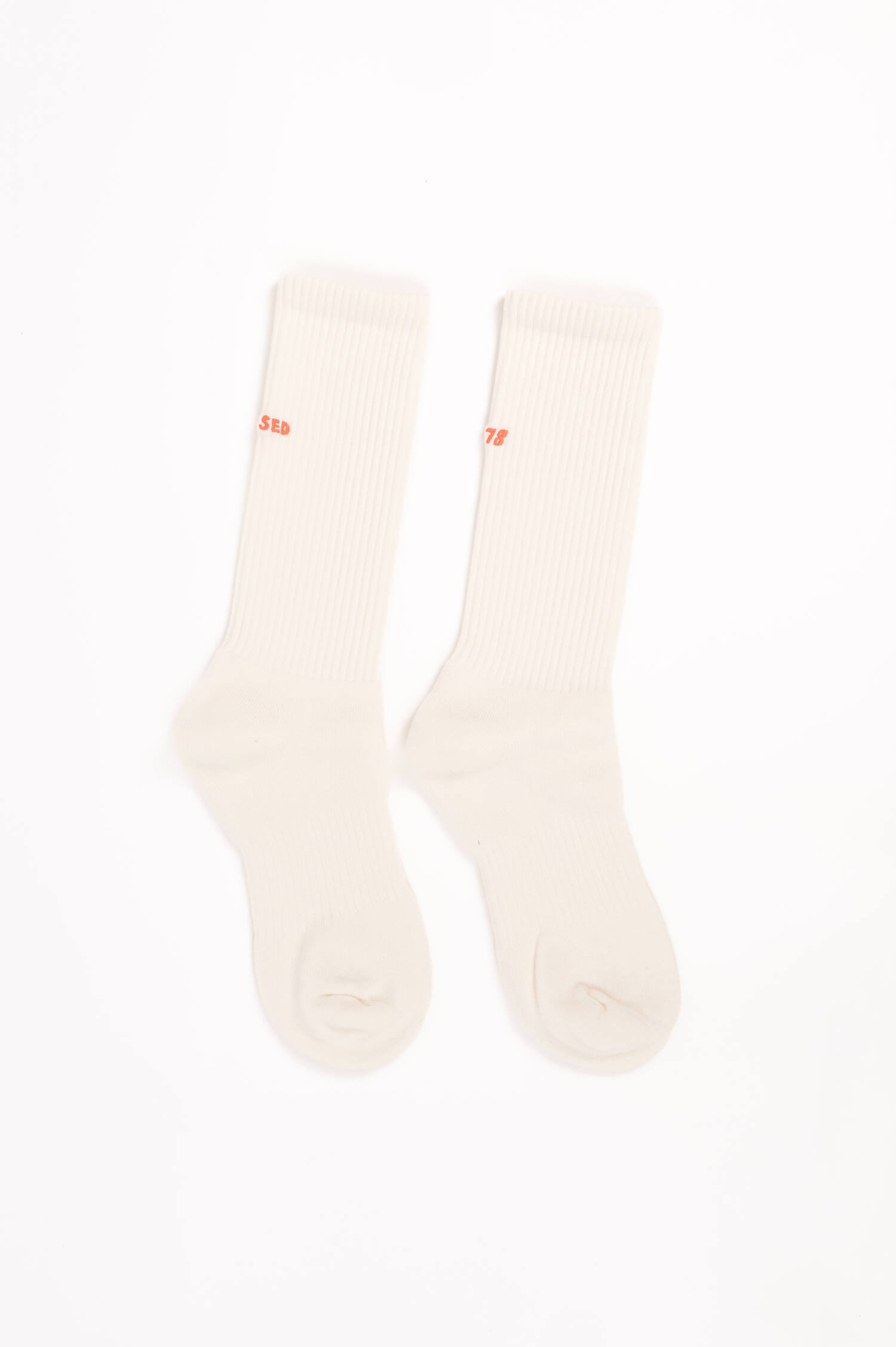 Rippsocken mit Stick in Weiß Rippsocken mit Stick in Weiß