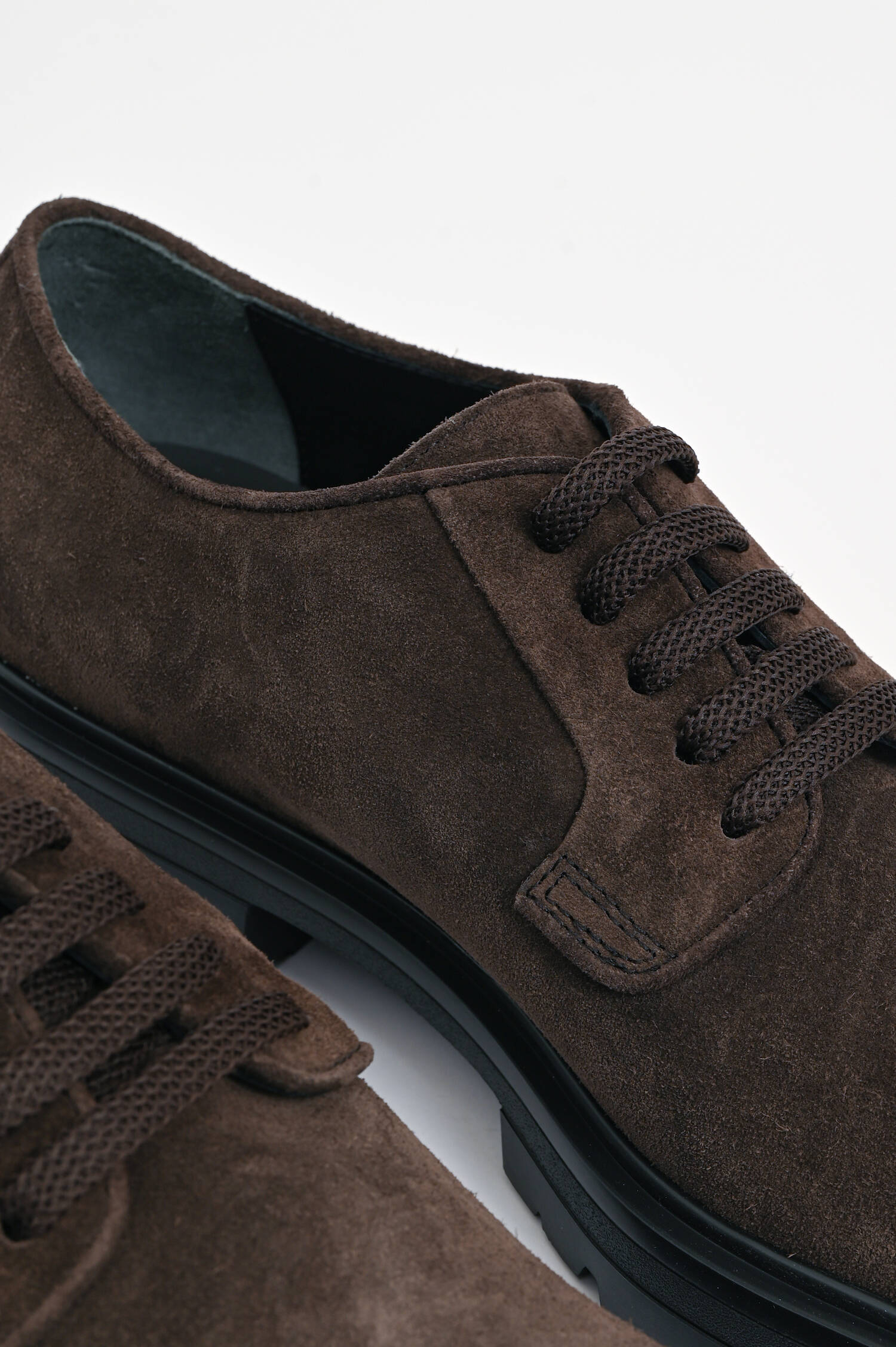 Oxford-Schuhe aus Veloursleder in Braun Oxford-Schuhe aus Veloursleder in Braun