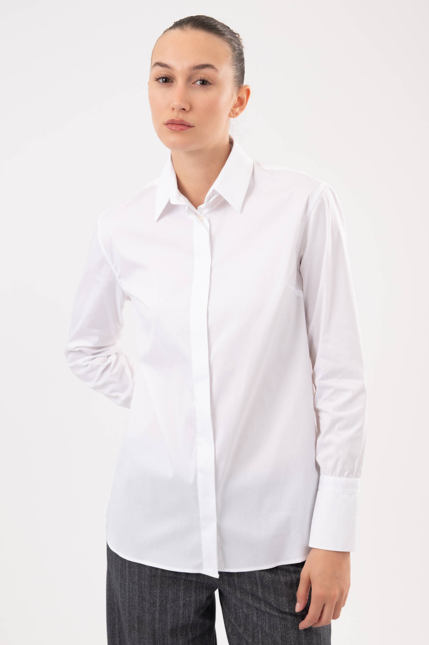 Bluse mit verlängertem Rücken in Weiß Bluse mit verlängertem Rücken in Weiß
