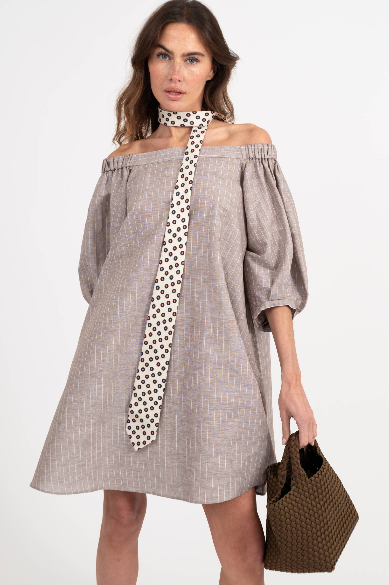 Kleid FUGGITO mit Nadelstreifen in Taupe