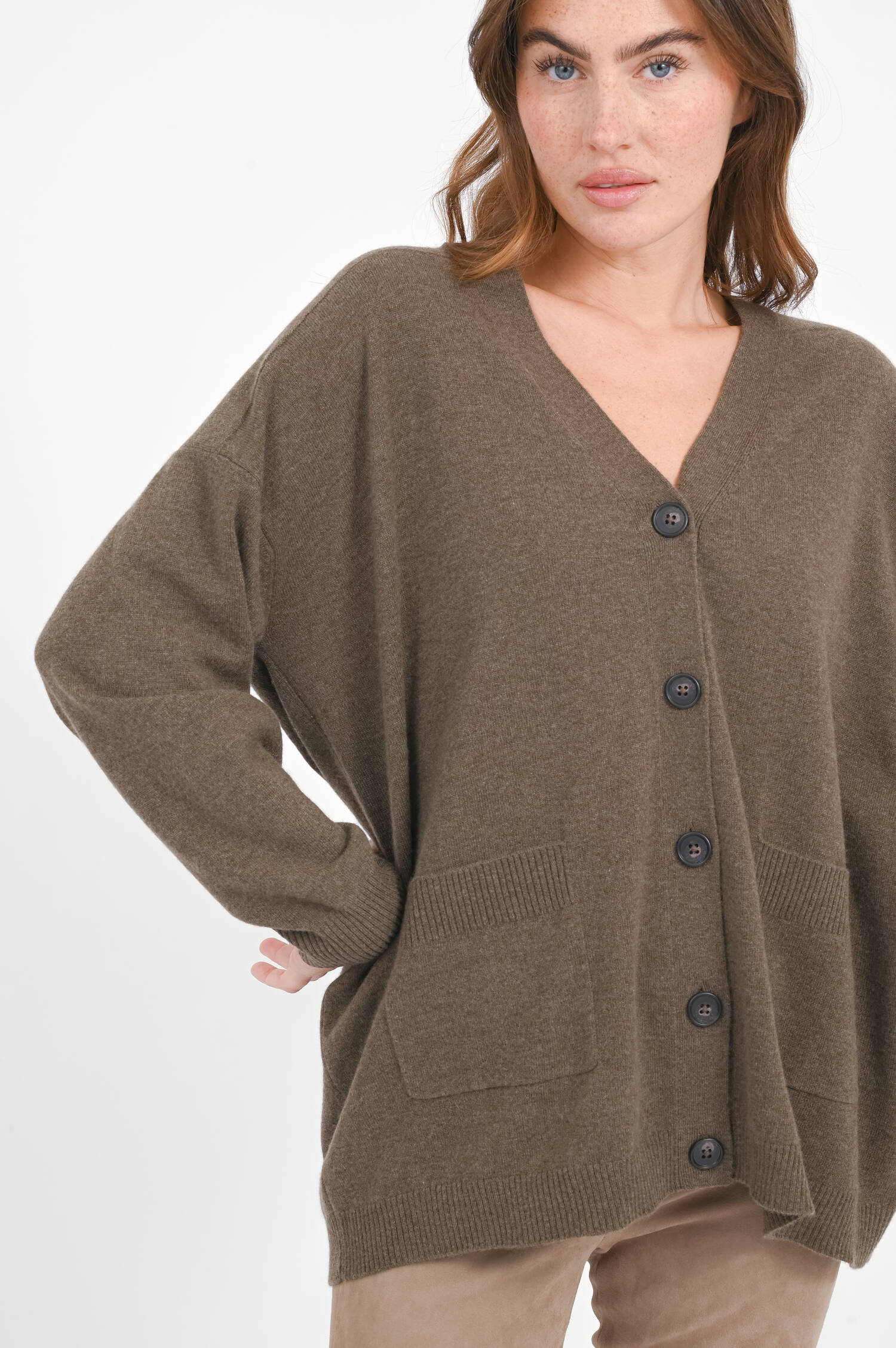 Oversized Strickjacke mit V-Neck in Cacao