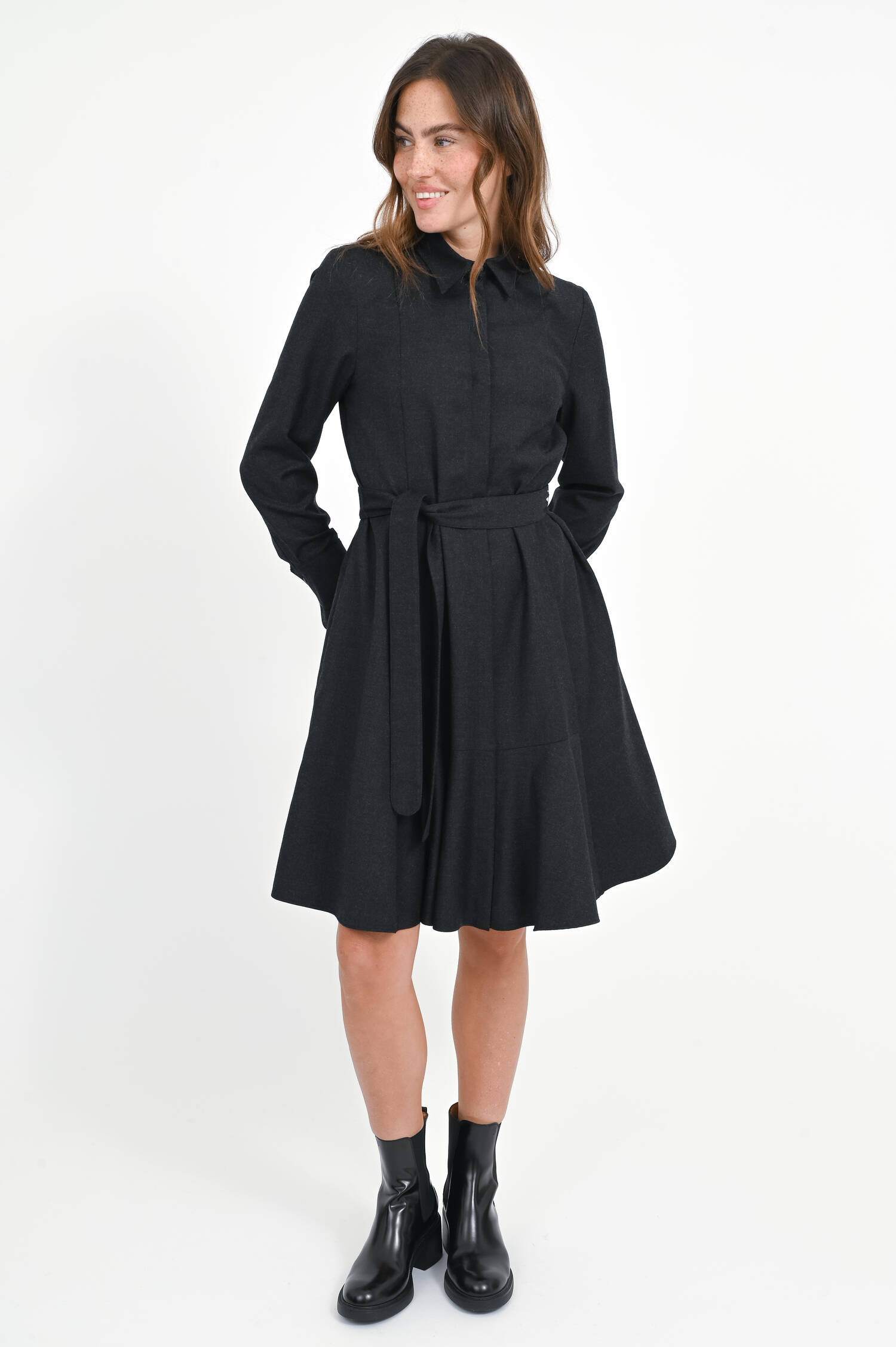 Blusenkleid aus Wolle in Anthrazit Blusenkleid aus Wolle in Anthrazit