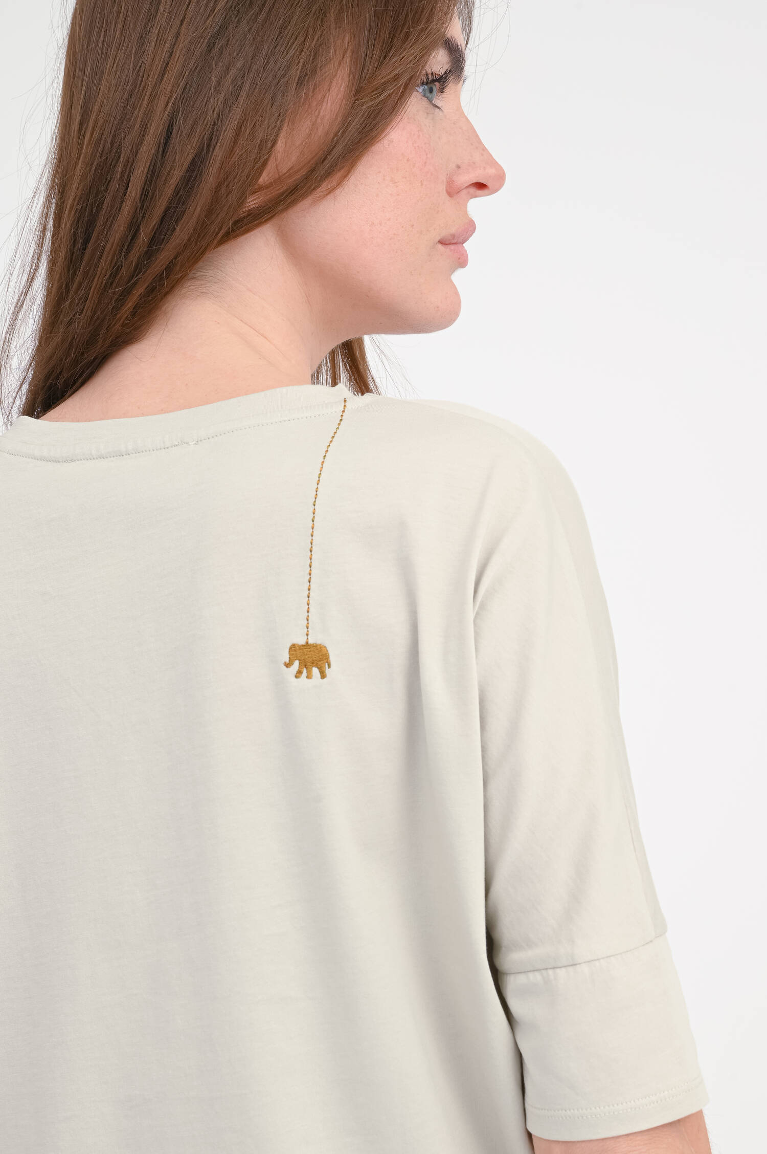 T-Shirt DHALIA mit V-Neck in Hellgrau