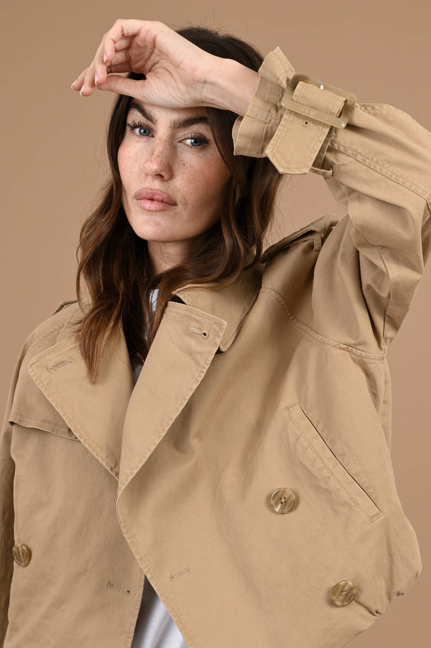 Kurzjacke im Trenchcoat-Stil in Camel