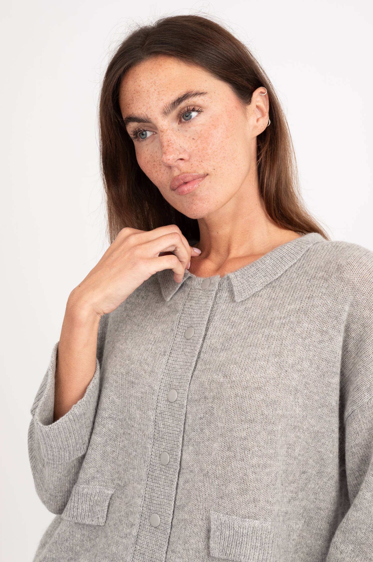 Strickjacke aus Cash-Mix in Grau meliert Strickjacke aus Cash-Mix in Grau meliert