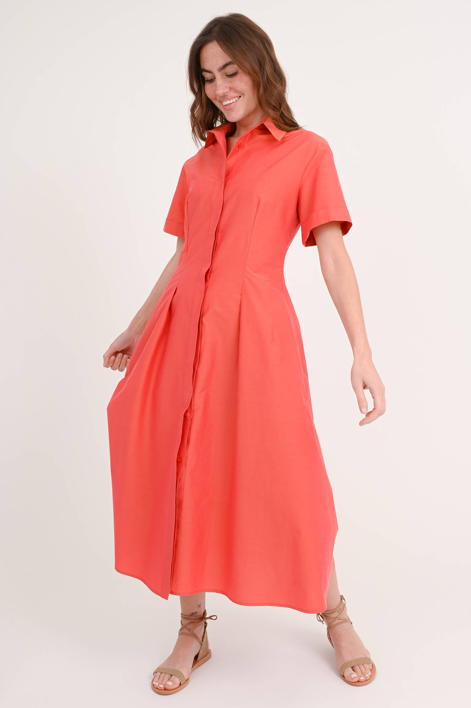 Tailliertes  Midi-Kleid in Rost