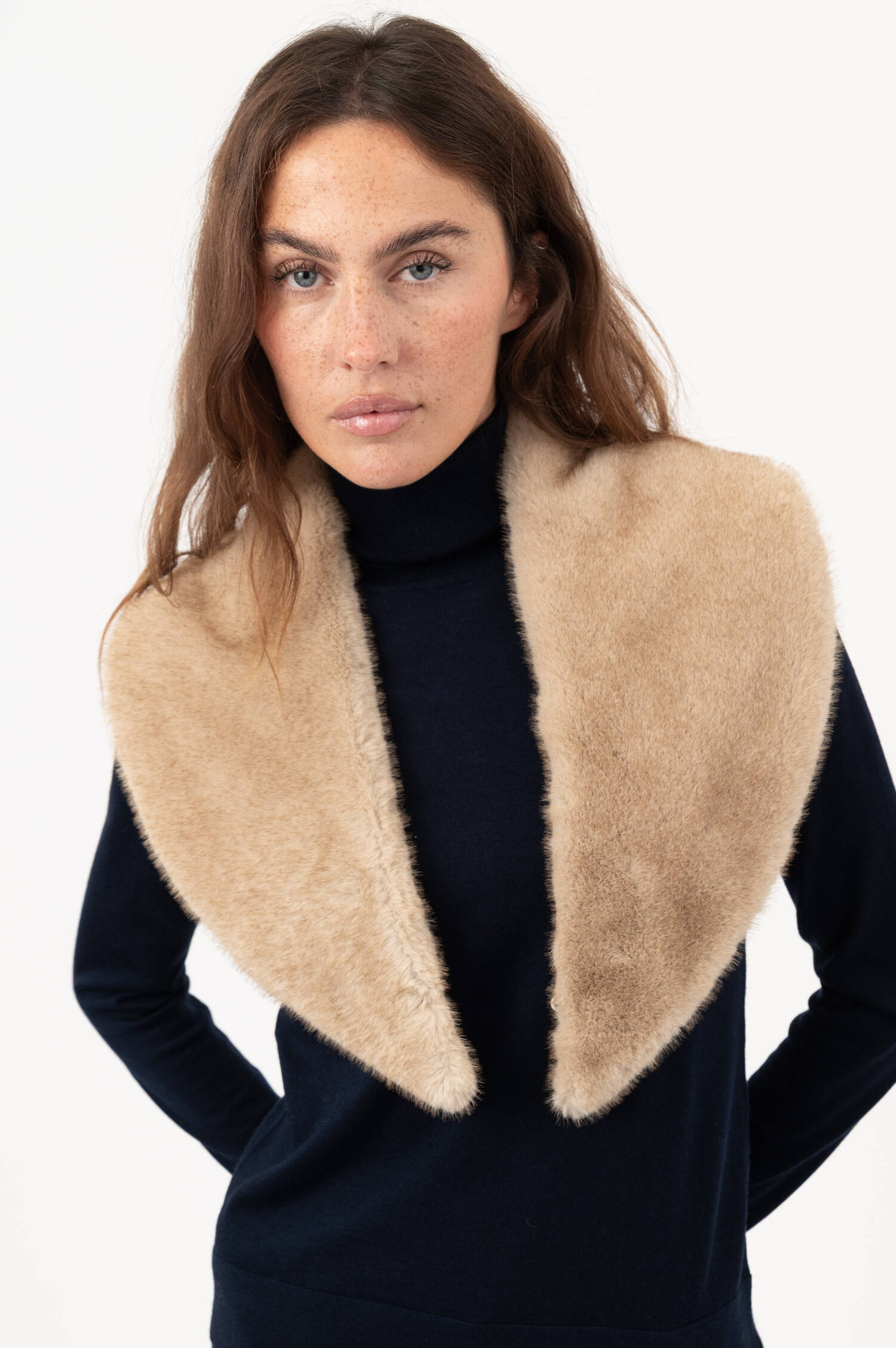 Faux-Fur-Schal in Beige Faux-Fur-Schal in Beige