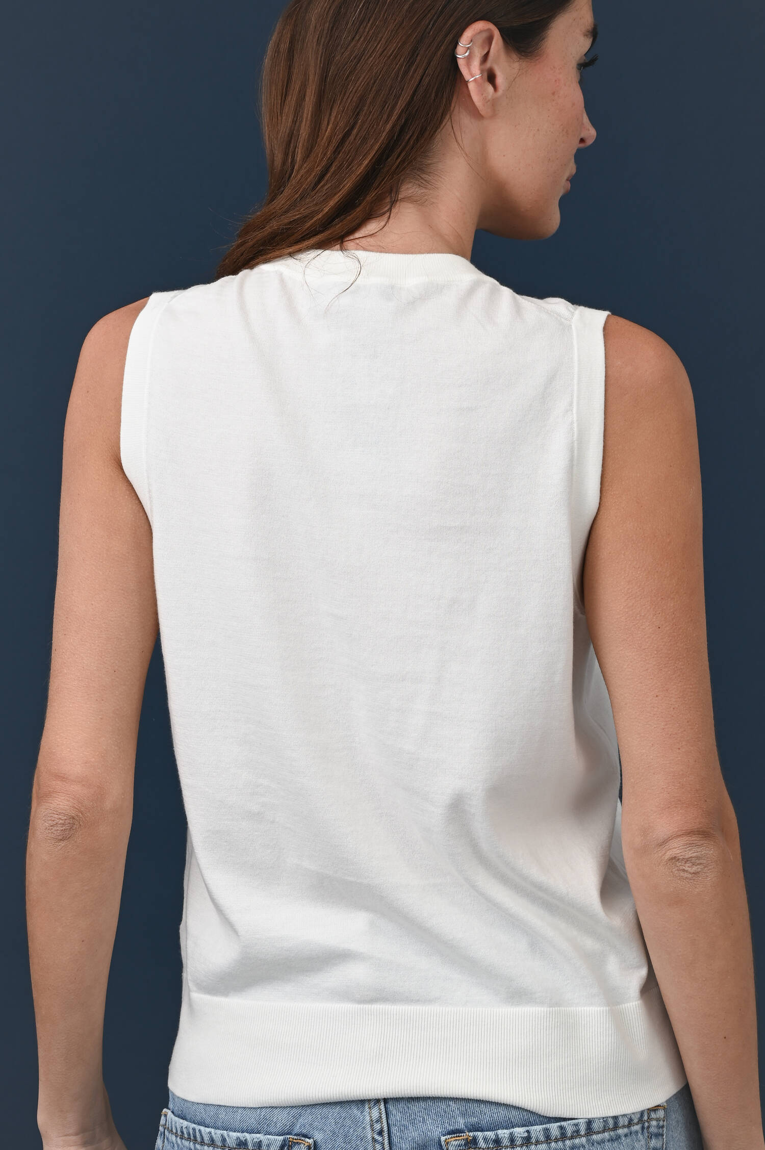 Ärmelloser Pullover mit Raffung-Details in Weiß