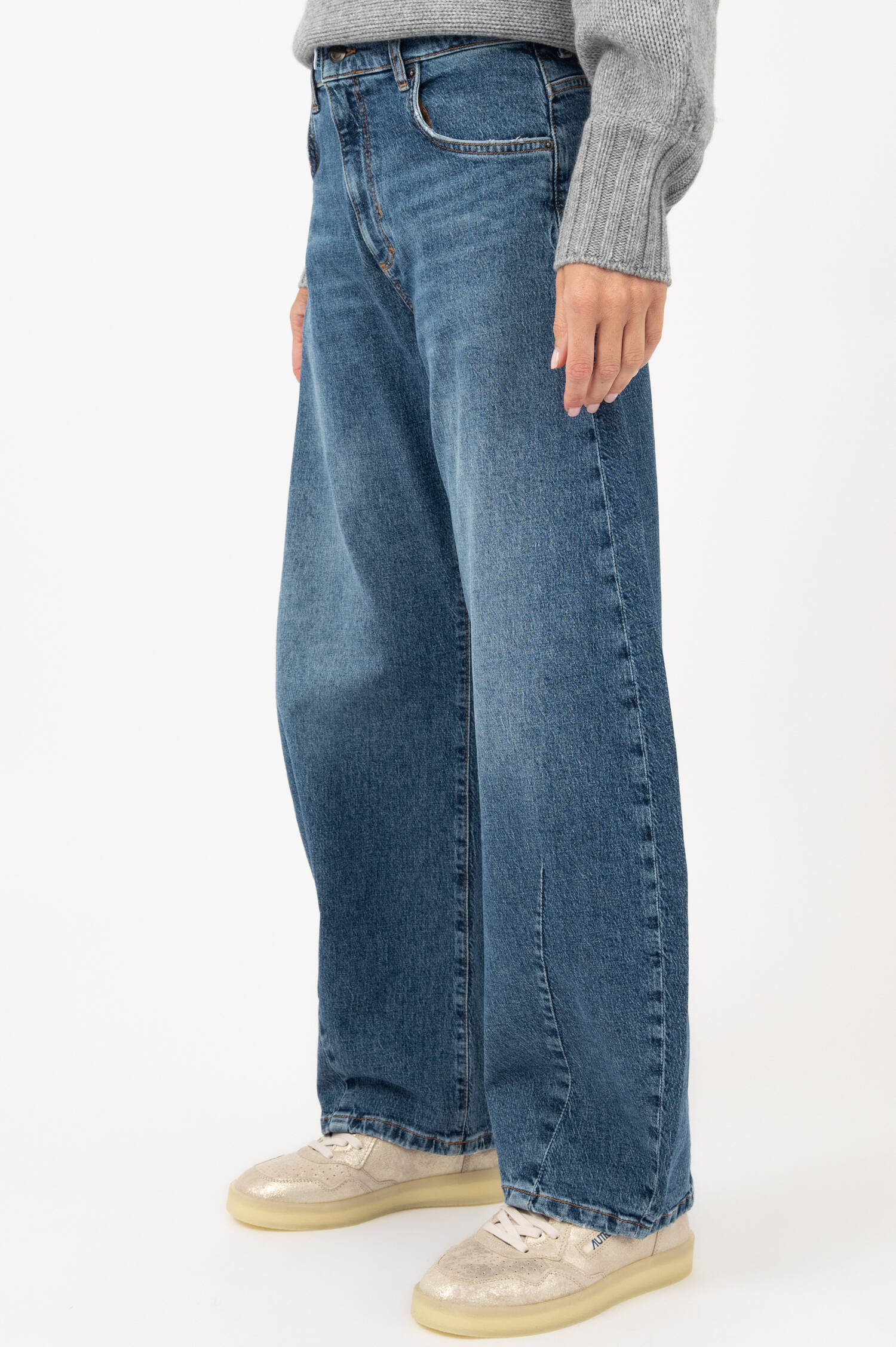 Cropped-Leg-Jeans THE O-SHAPE in Mittelblau Cropped-Leg-Jeans THE O-SHAPE in Mittelblau
