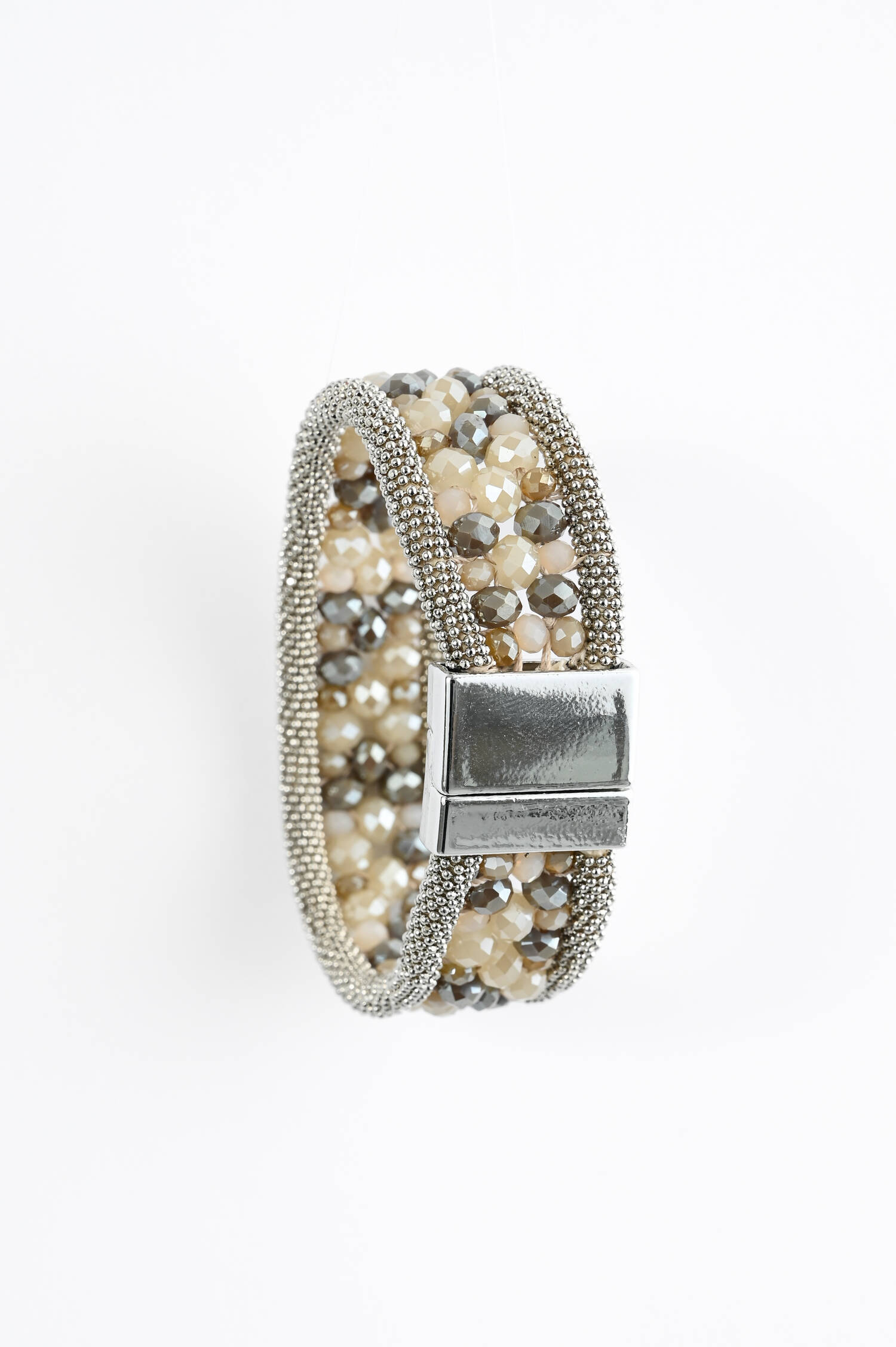 Mehrreihiges Perlenarmband in Opal White Mehrreihiges Perlenarmband in Opal White