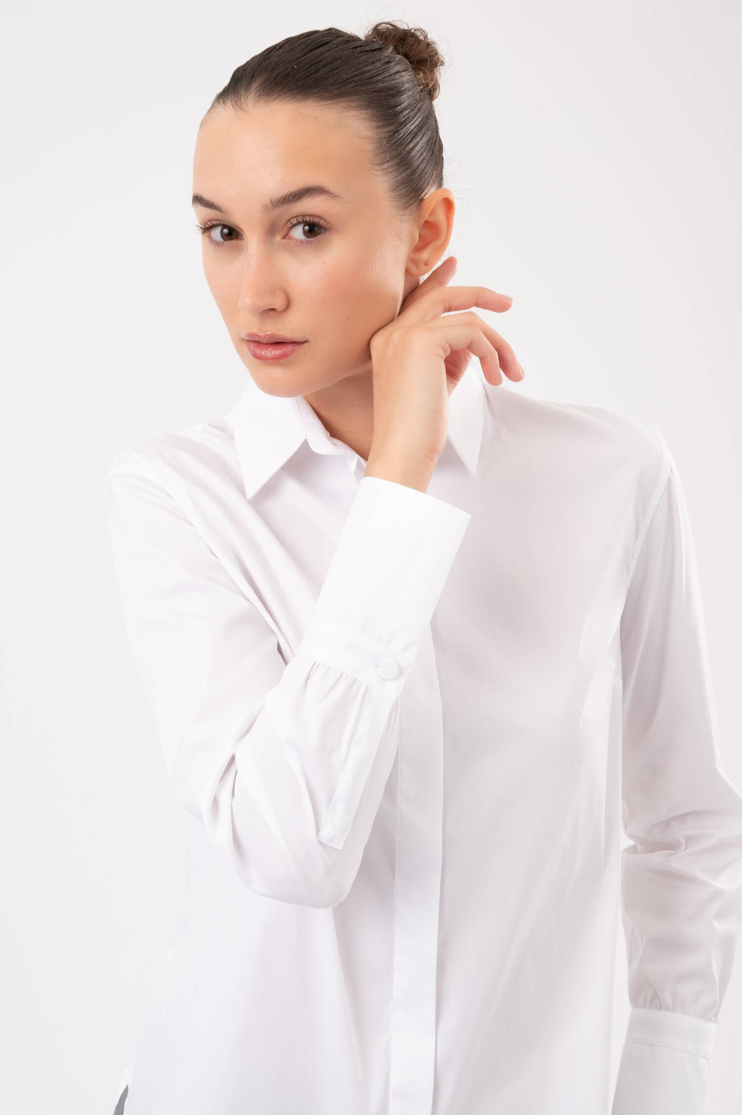 Bluse mit verlängertem Rücken in Weiß
