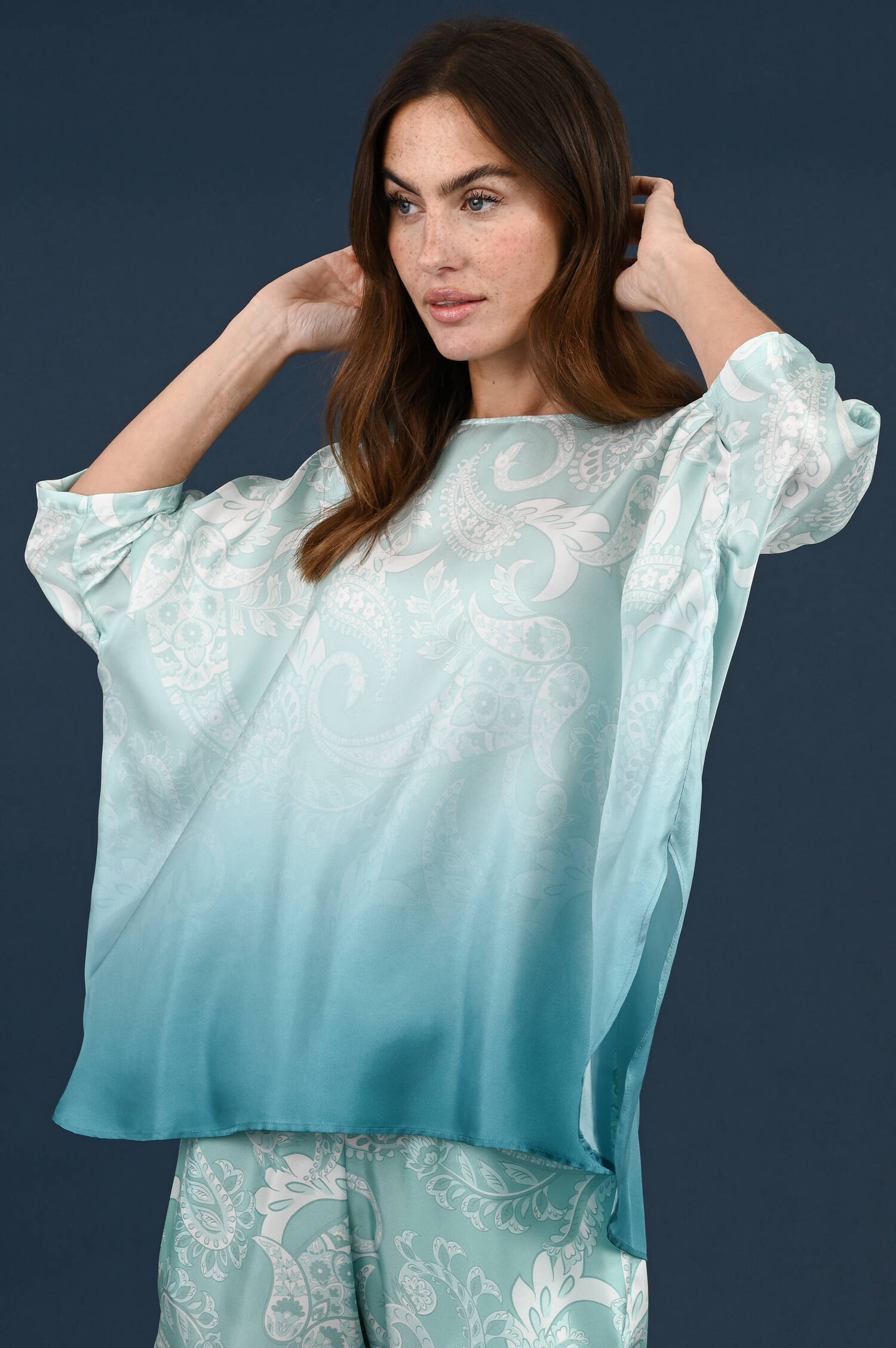 Seidentop mit Paisley-Muster in Aquamarine