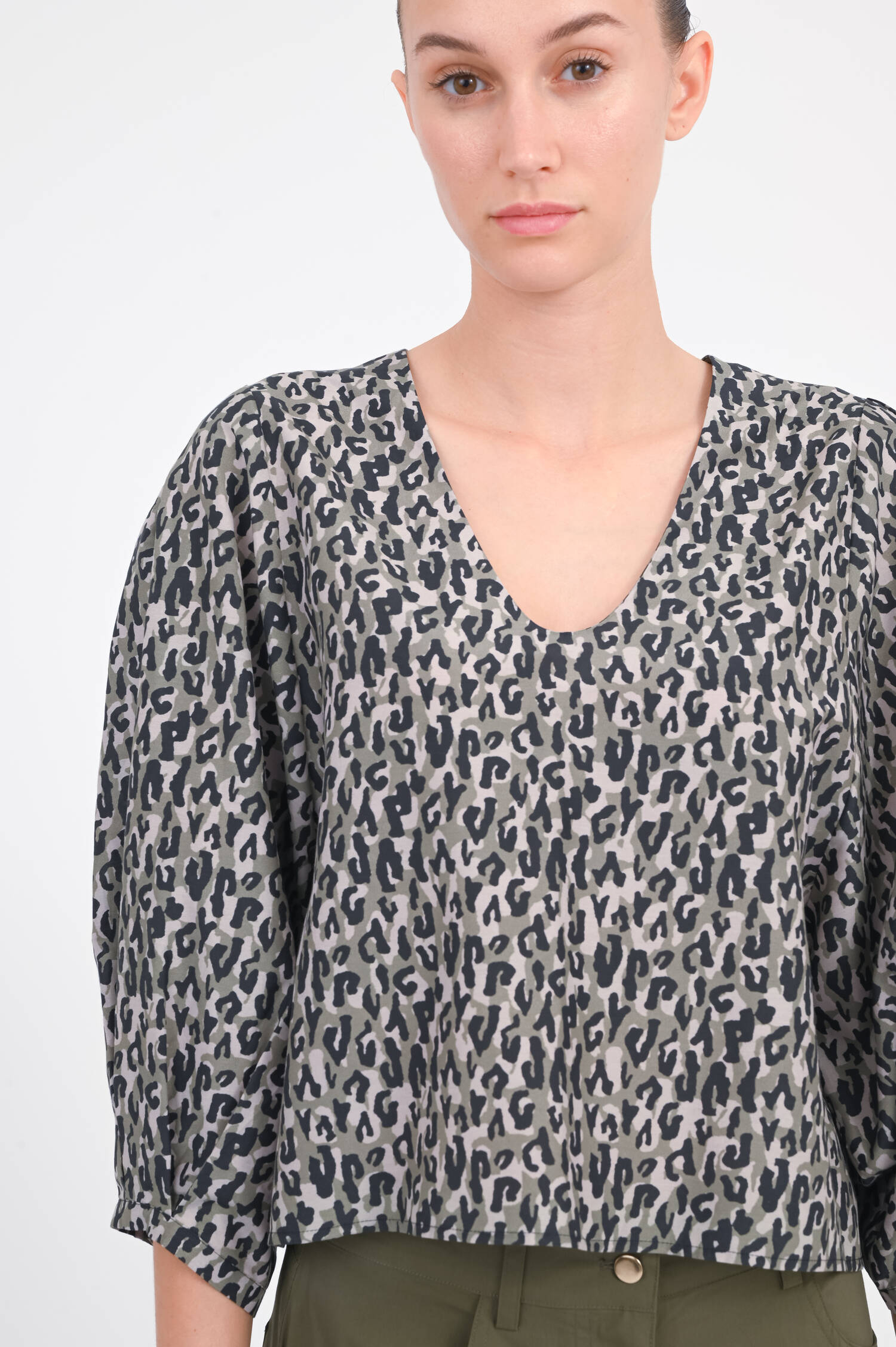 Open-Back-Bluse CALPURNIA in Khaki/Schwarz/Beige