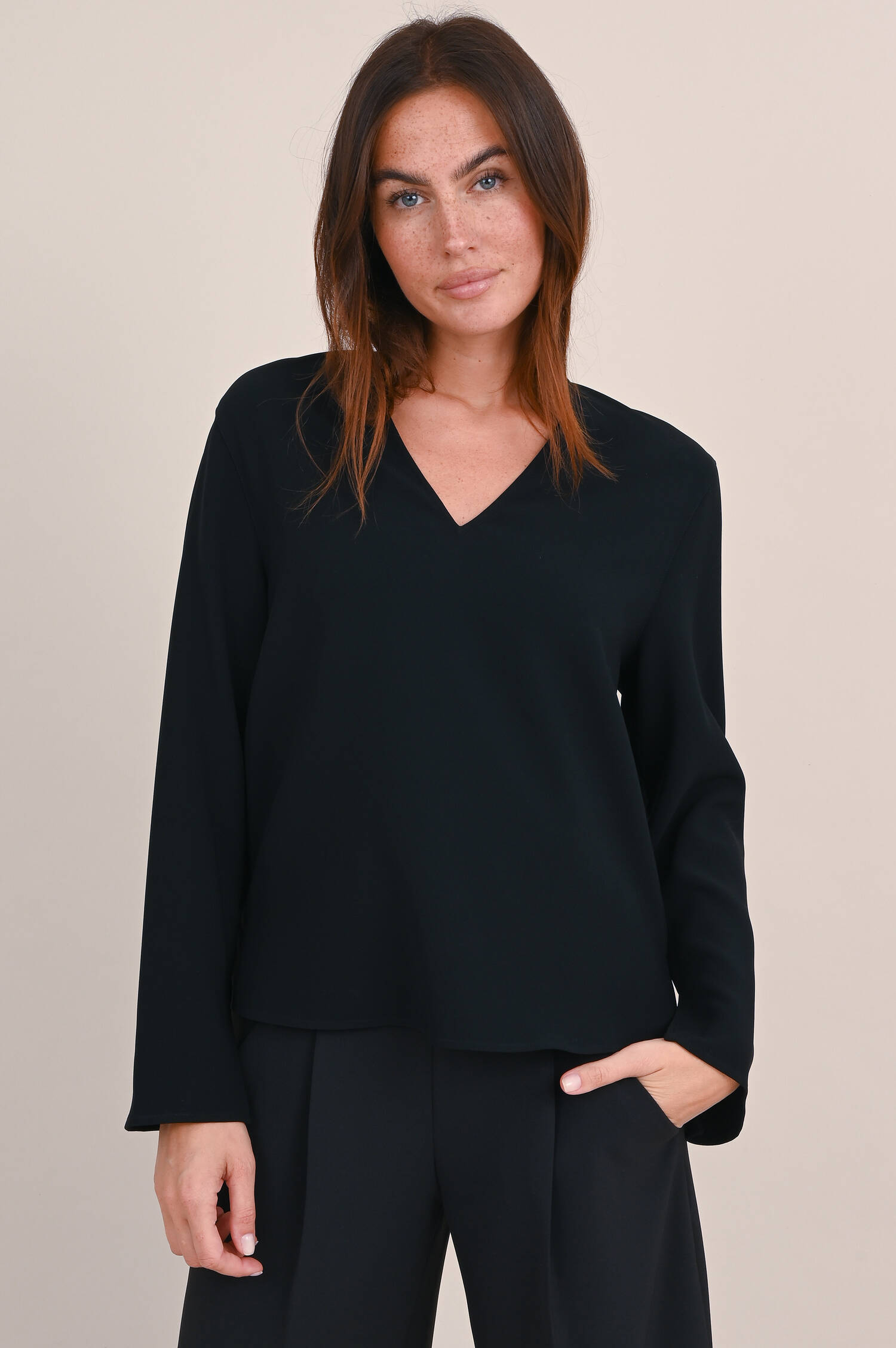 Bluse in Crepe Qualität in Schwarz