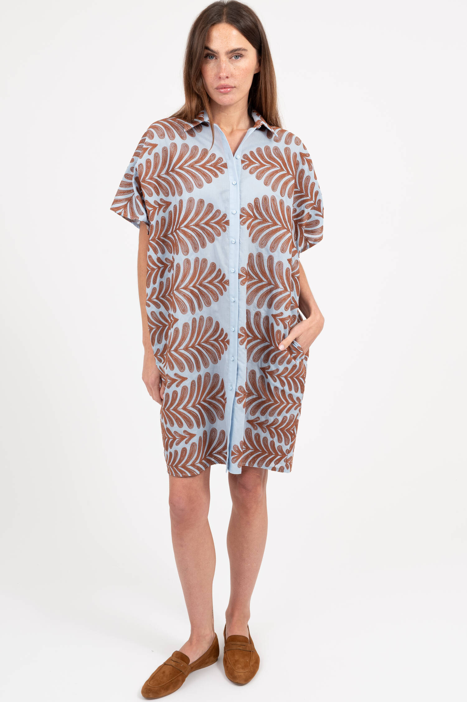 Oversize Bluse mit Stick in Hellblau/Braun