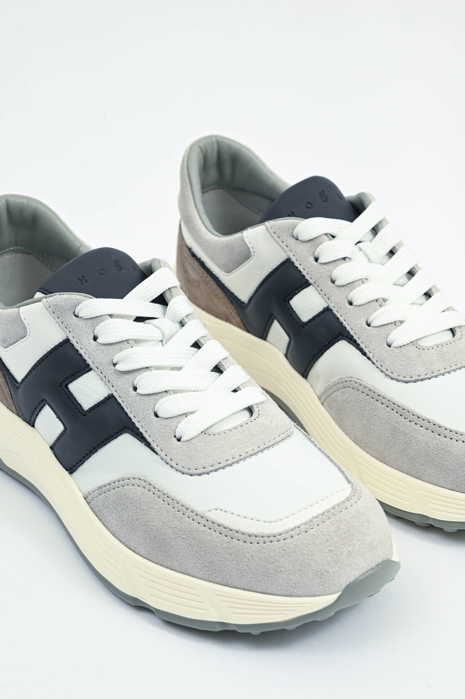Sneaker HYPERLIGHT in Hellgrau/Weiß