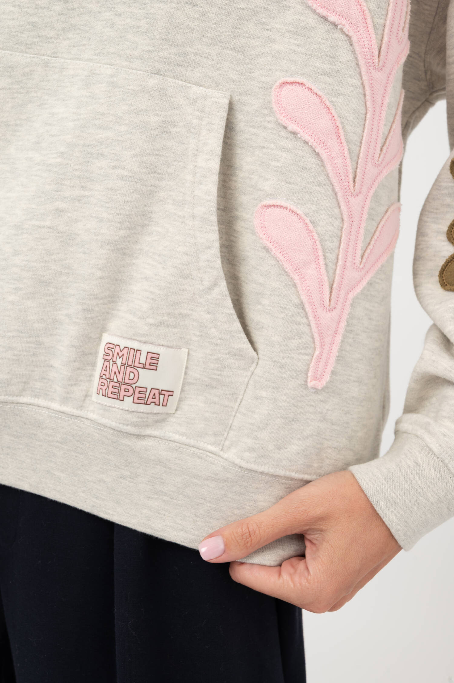 Hoodie mit Blumenstickerei in Grau meliert Hoodie mit Blumenstickerei in Grau meliert