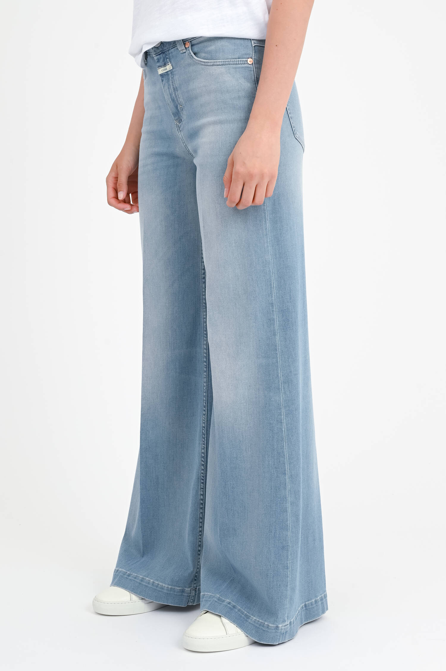  Flared Jeans GLOW UP in Light Blue