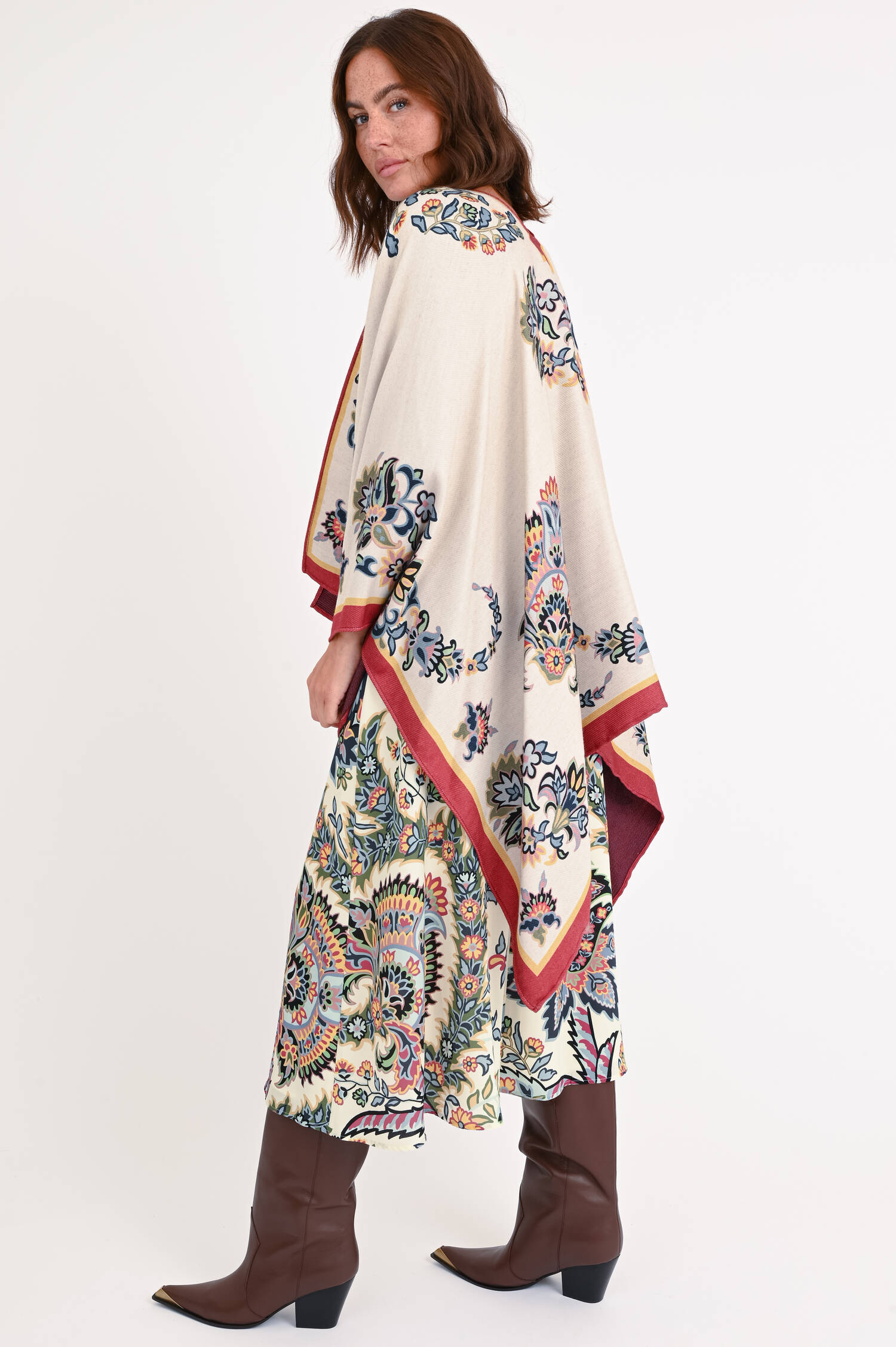Cape/Poncho mit Paisley-Muster in Multicolor/Beige