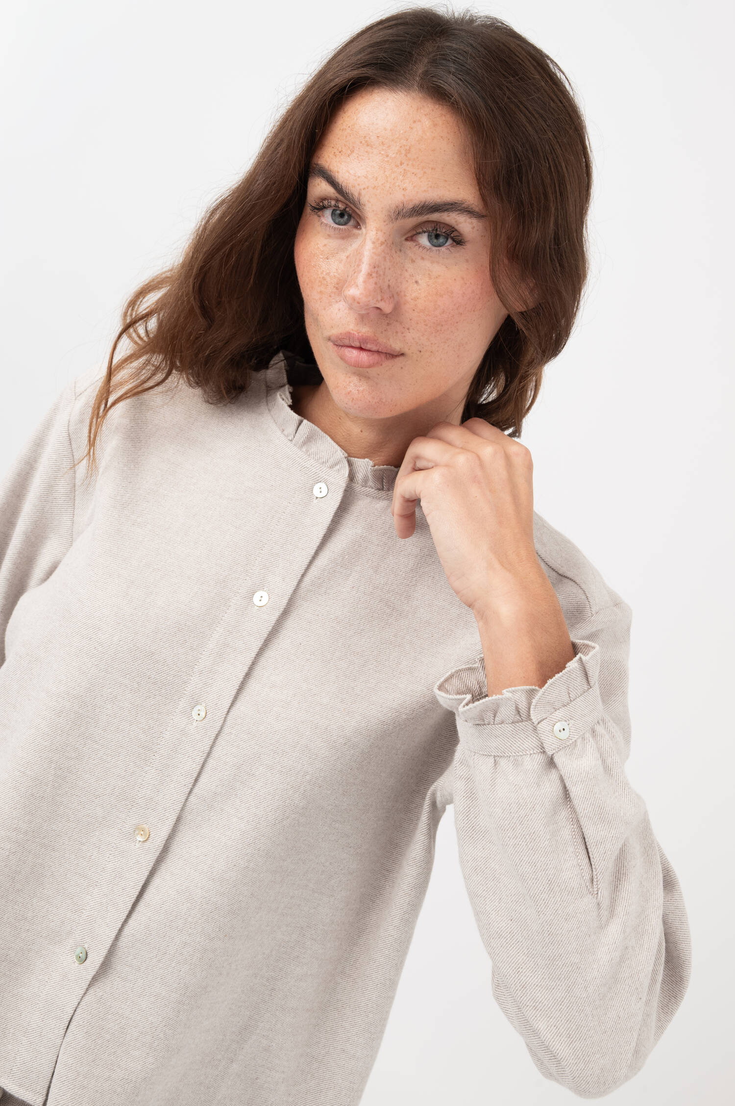 Wellensaum Bluse aus Baumwollflanell in Taupe Wellensaum Bluse aus Baumwollflanell in Taupe
