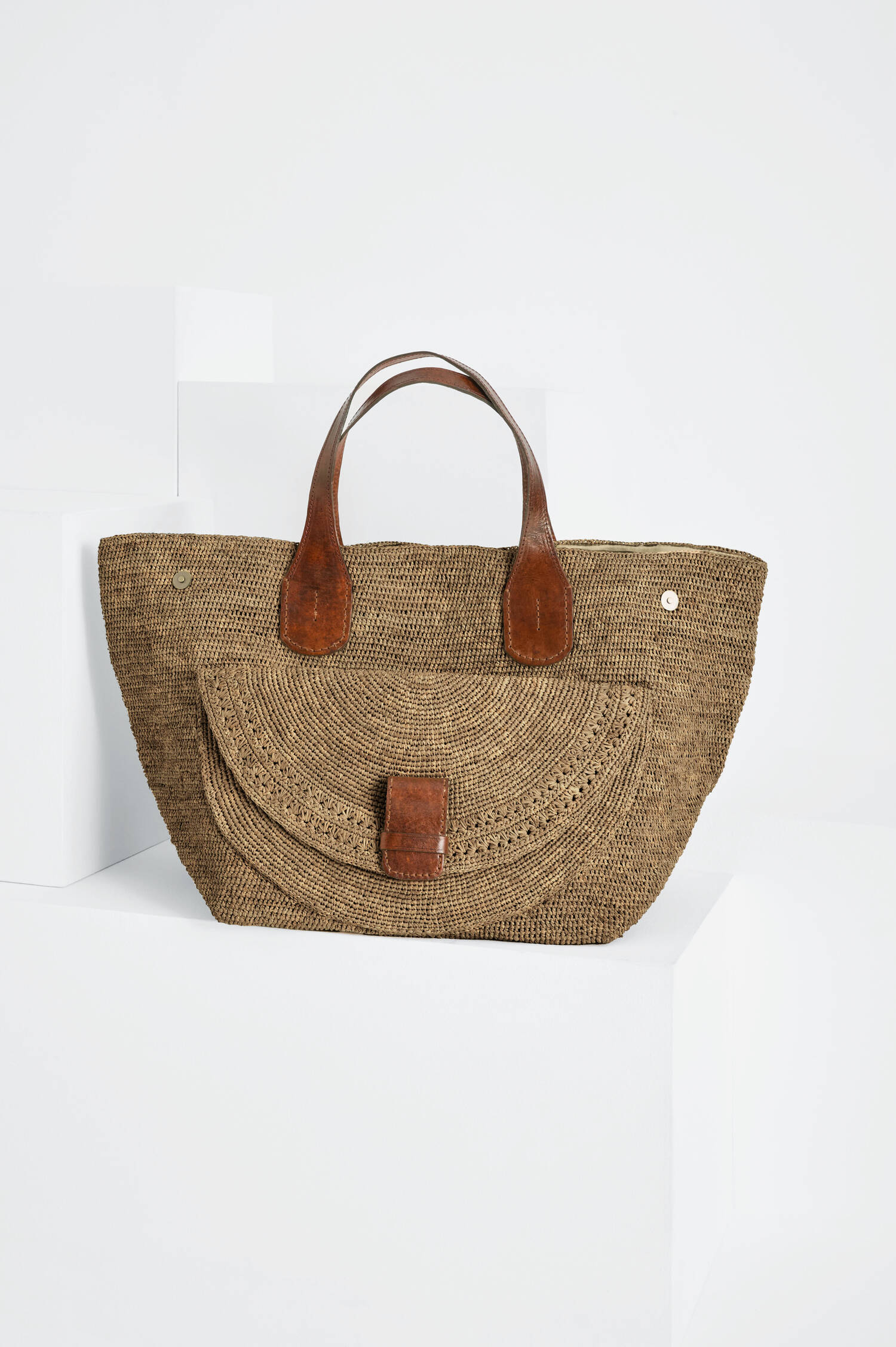 Henkeltasche LAZA II in Walnuss