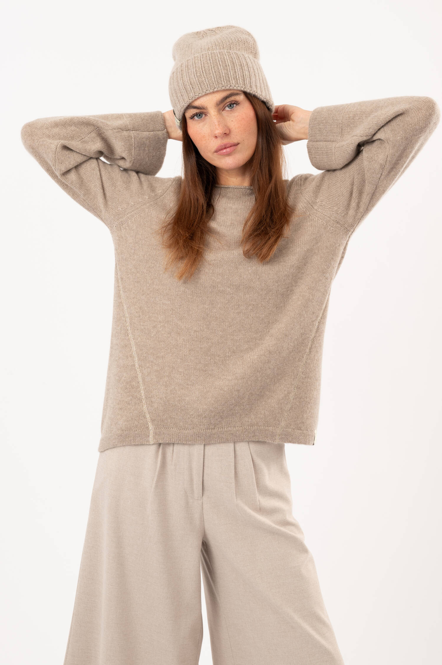 Cashmere-Glattstrick-Beanie in Beige Cashmere-Glattstrick-Beanie in Beige