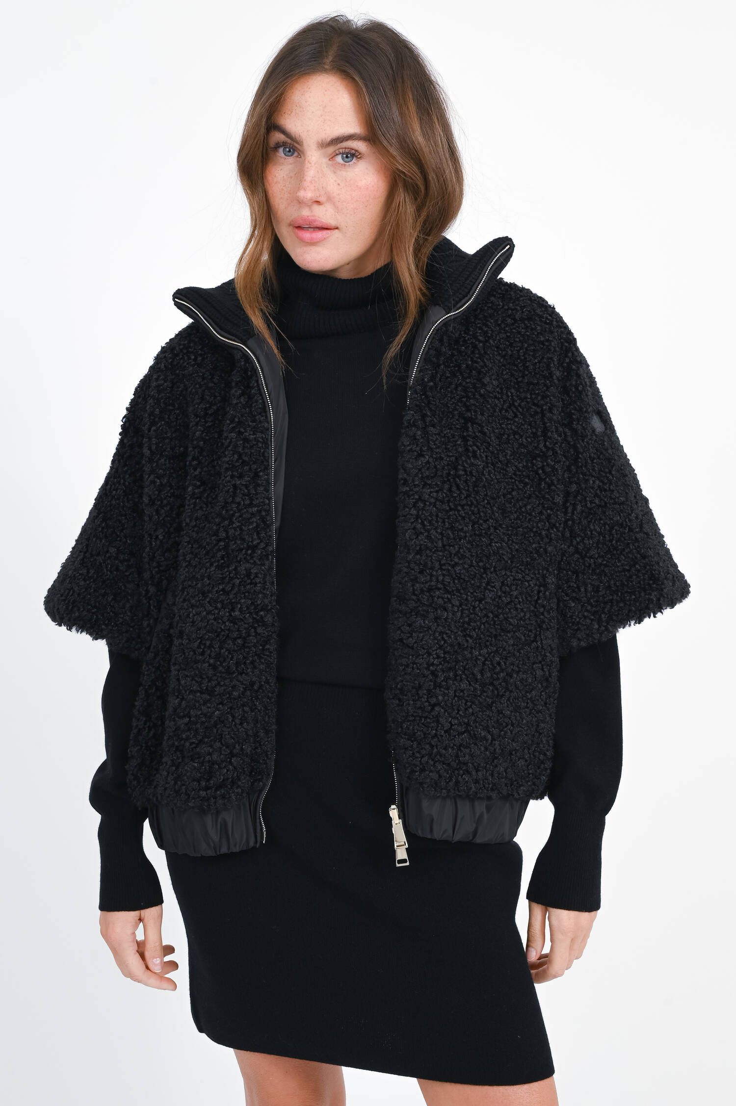 Wende-Cape-Jacke in Schwarz Wende-Cape-Jacke in Schwarz