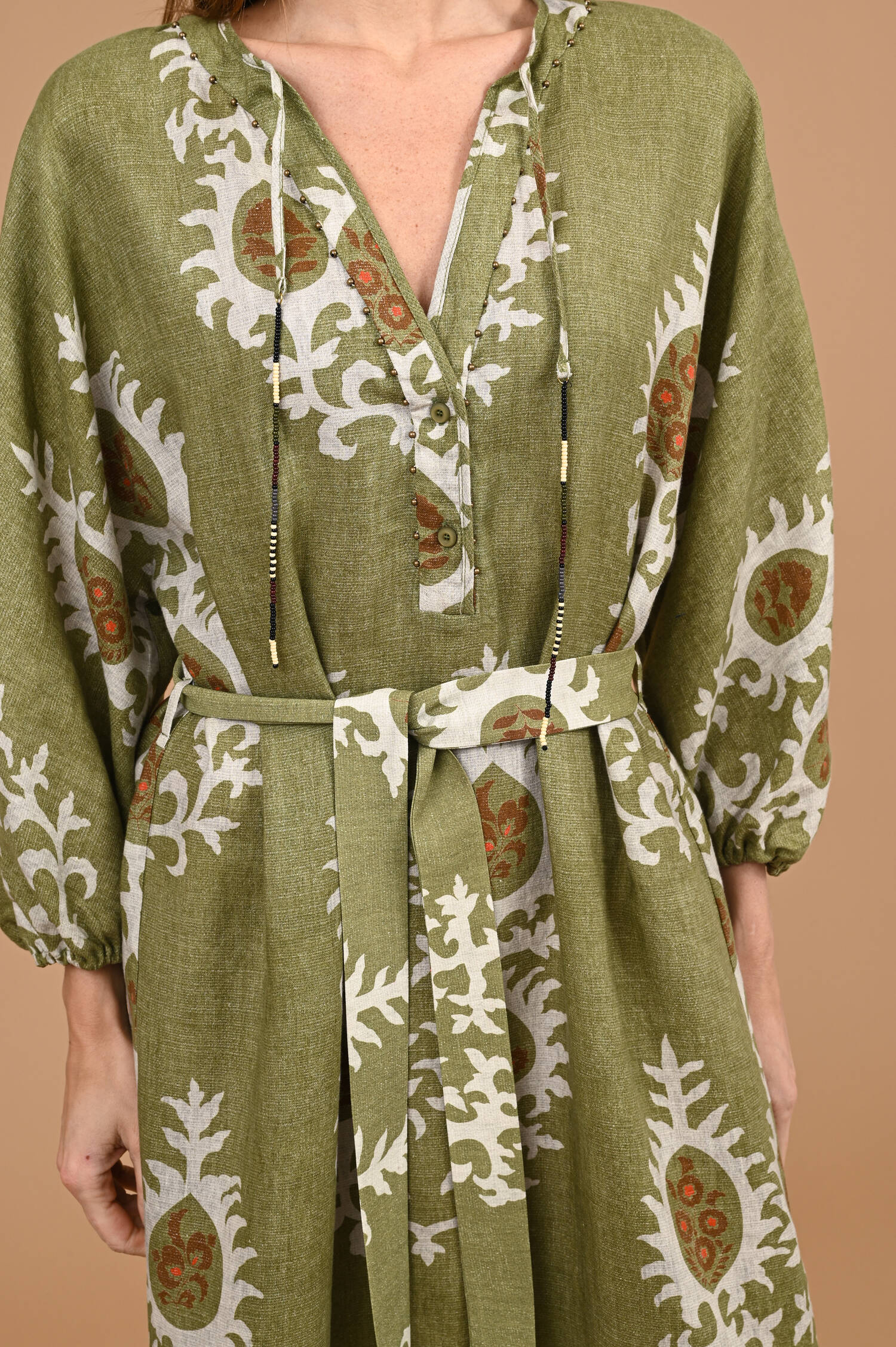 Leinenkleid mit Perlendekoration in Oliv gemustert
