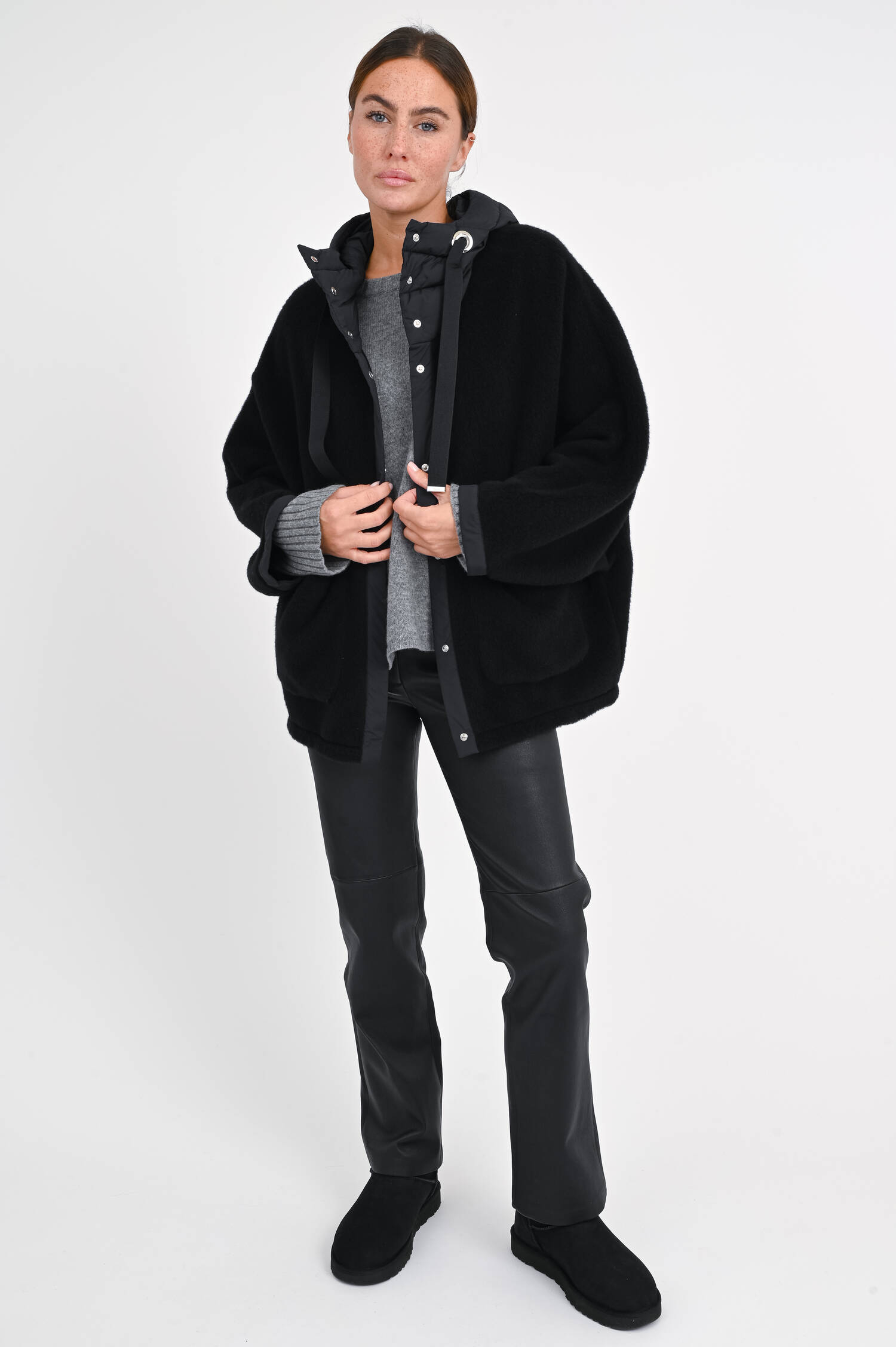 Wollcape in Schwarz