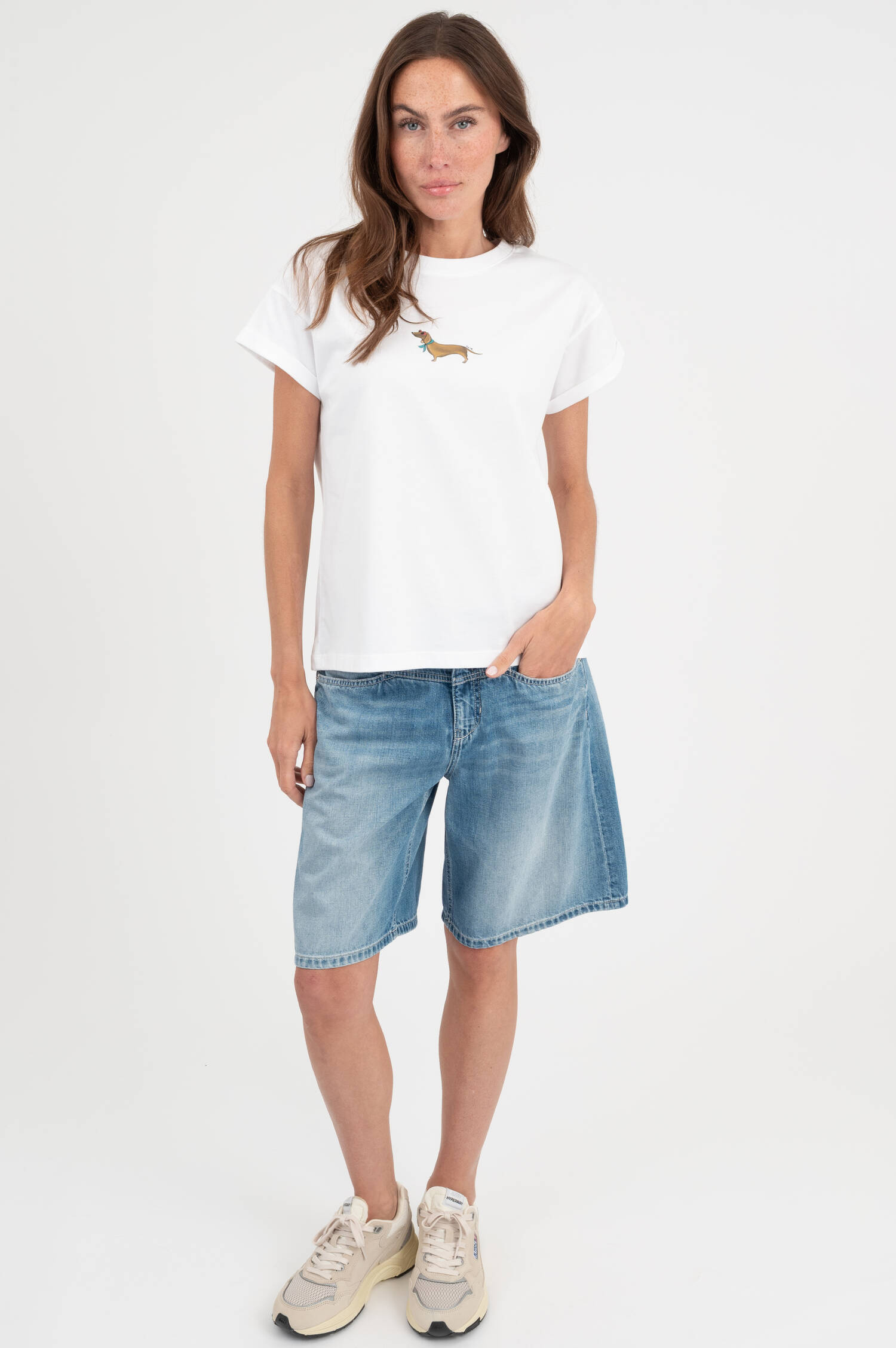 T-Shirt mit Dackel Illustration in Weiß