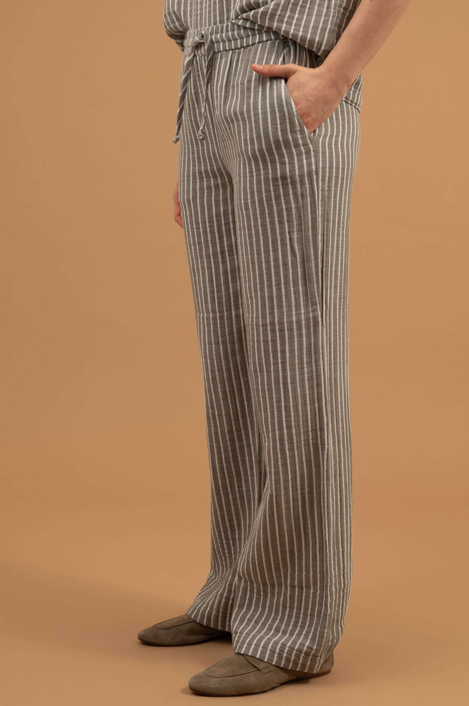 Streifenhose in Light Olive/Weiß Streifenhose in Light Olive/Weiß